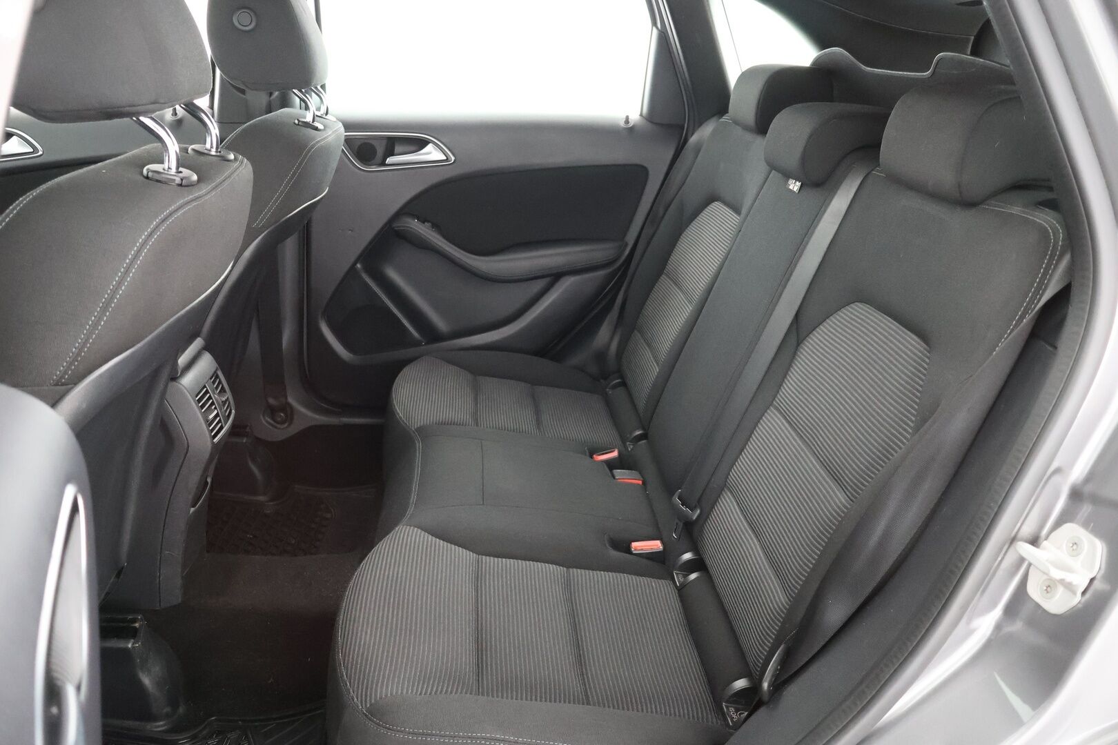 Mercedes-Benz B 2017 180 A Premium Business - | LED High Perf. | P-Kamera | Suomi-Auto | Apple&Android | Lohko + sis. |