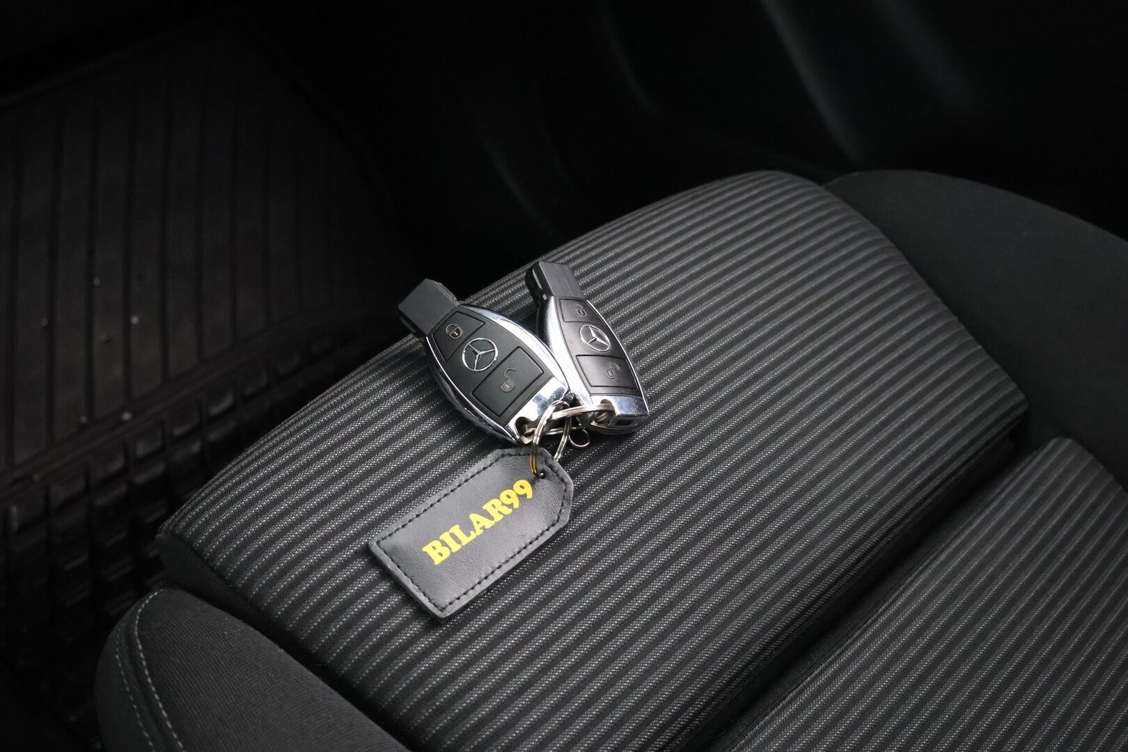 Mercedes-Benz B 2017 180 A Premium Business - | LED High Perf. | P-Kamera | Suomi-Auto | Apple&Android | Lohko + sis. |