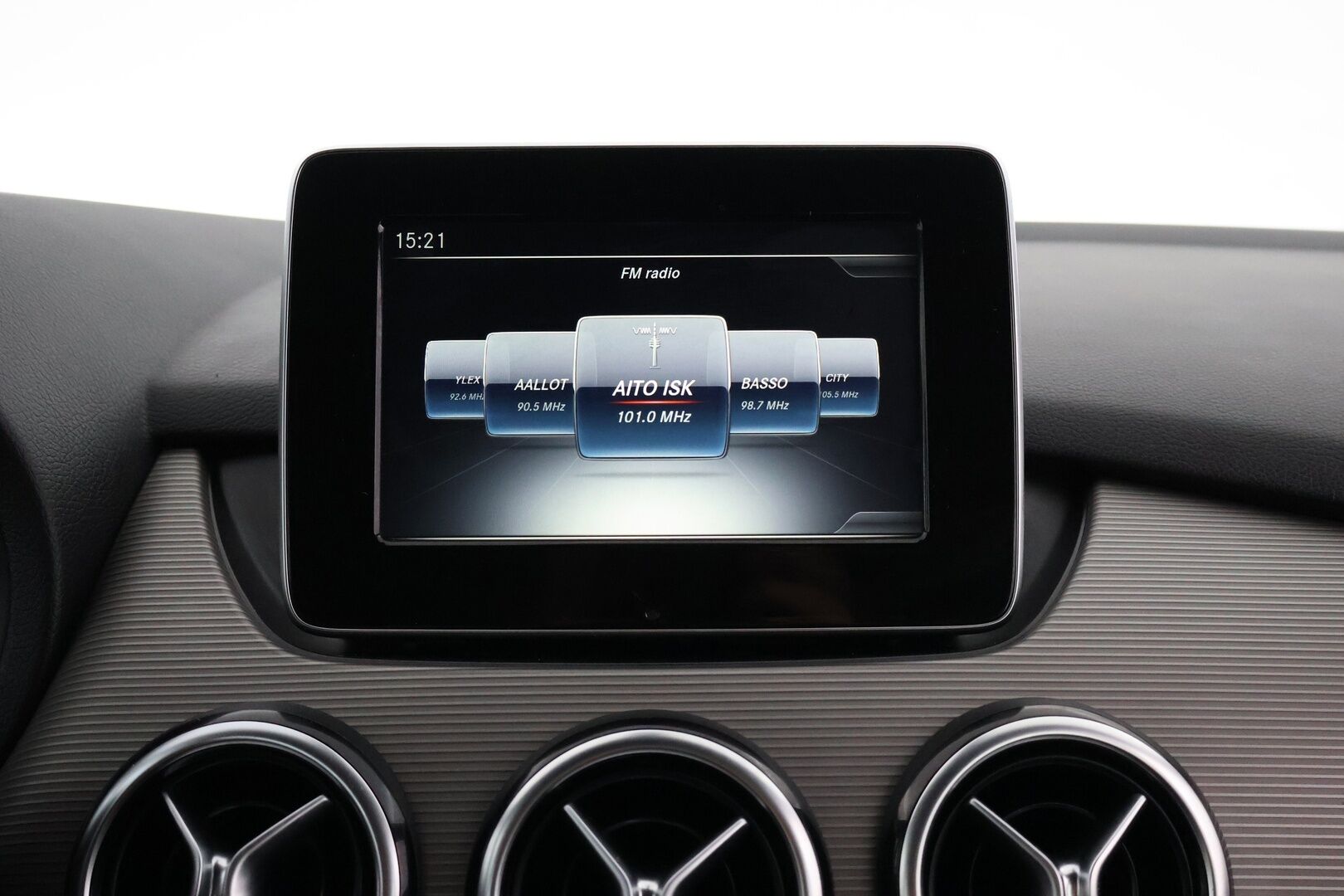 Mercedes-Benz B 2017 180 A Premium Business - | LED High Perf. | P-Kamera | Suomi-Auto | Apple&Android | Lohko + sis. |