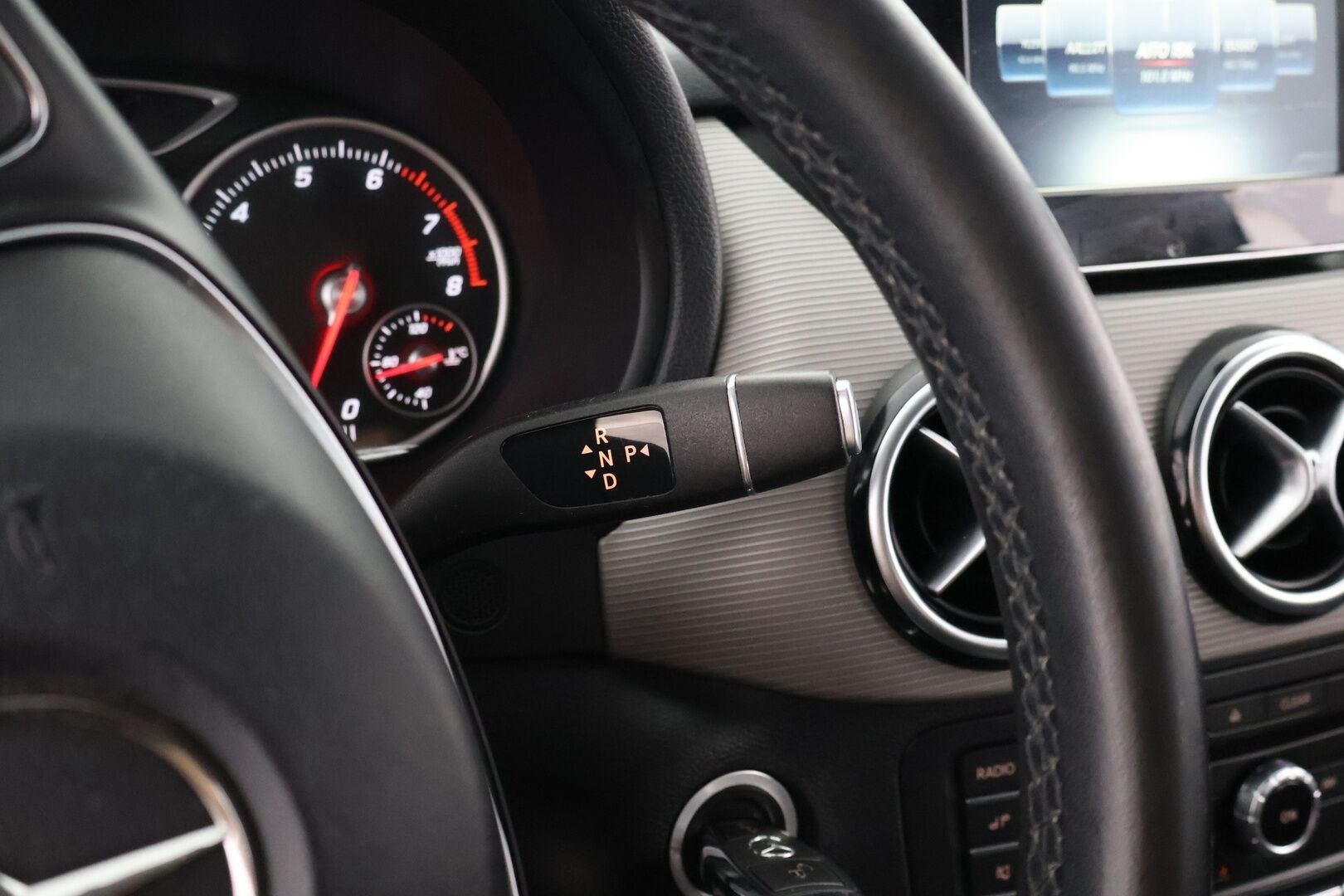 Mercedes-Benz B 2017 180 A Premium Business - | LED High Perf. | P-Kamera | Suomi-Auto | Apple&Android | Lohko + sis. |