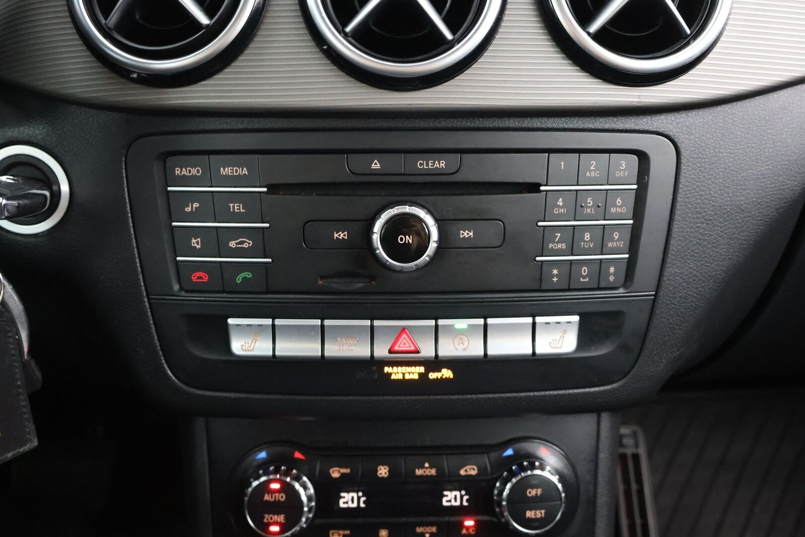 Mercedes-Benz B 2017 180 A Premium Business - | LED High Perf. | P-Kamera | Suomi-Auto | Apple&Android | Lohko + sis. |
