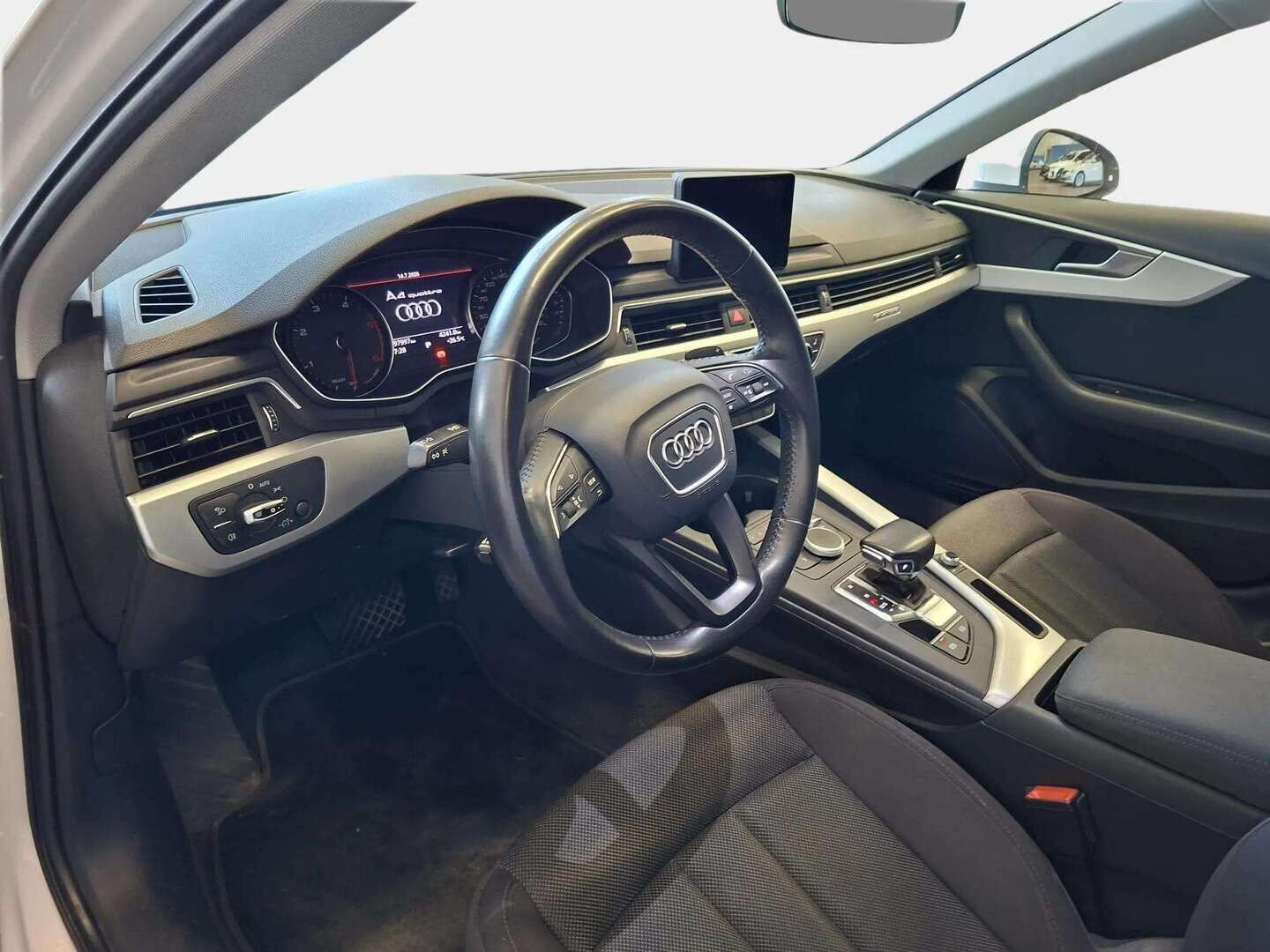 Audi A4 2017 Avant First Edition Business 2,0 TDI 140 kW quattro S tronic - Webasto | Audi pre-sense | Taittuva koukku | Vakkari | 1.Omisteinen | Suomi-auto | 2x renkaat aluin | 