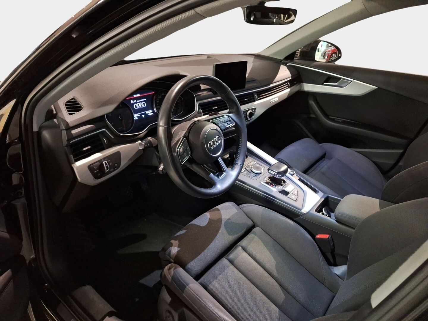 Audi A4 2017 Sedan Land of quattro Edition 2,0 TDI 140 kW quattro S tronic *Webasto / Matrix LED / Koukku / Tutkat / Sporttipenkit* - Hyvin huollettu Audi puhelin mm. ohjattavalla Webastolla!*