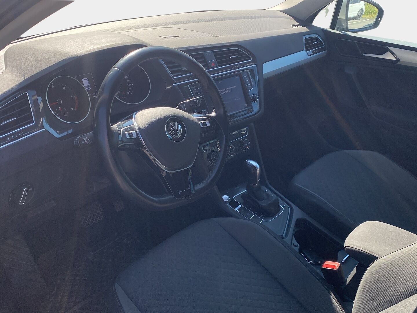 Volkswagen Tiguan 2017 Comfortline 2,0 TDI SCR 110 kW (150 hv) DSG-automaatti - | Suomi-auto | Webasto | Adapt. Vakkari | Vetokoukku | Keylessgo | LED-Valot | Kahdet renkaat vanteilla | 