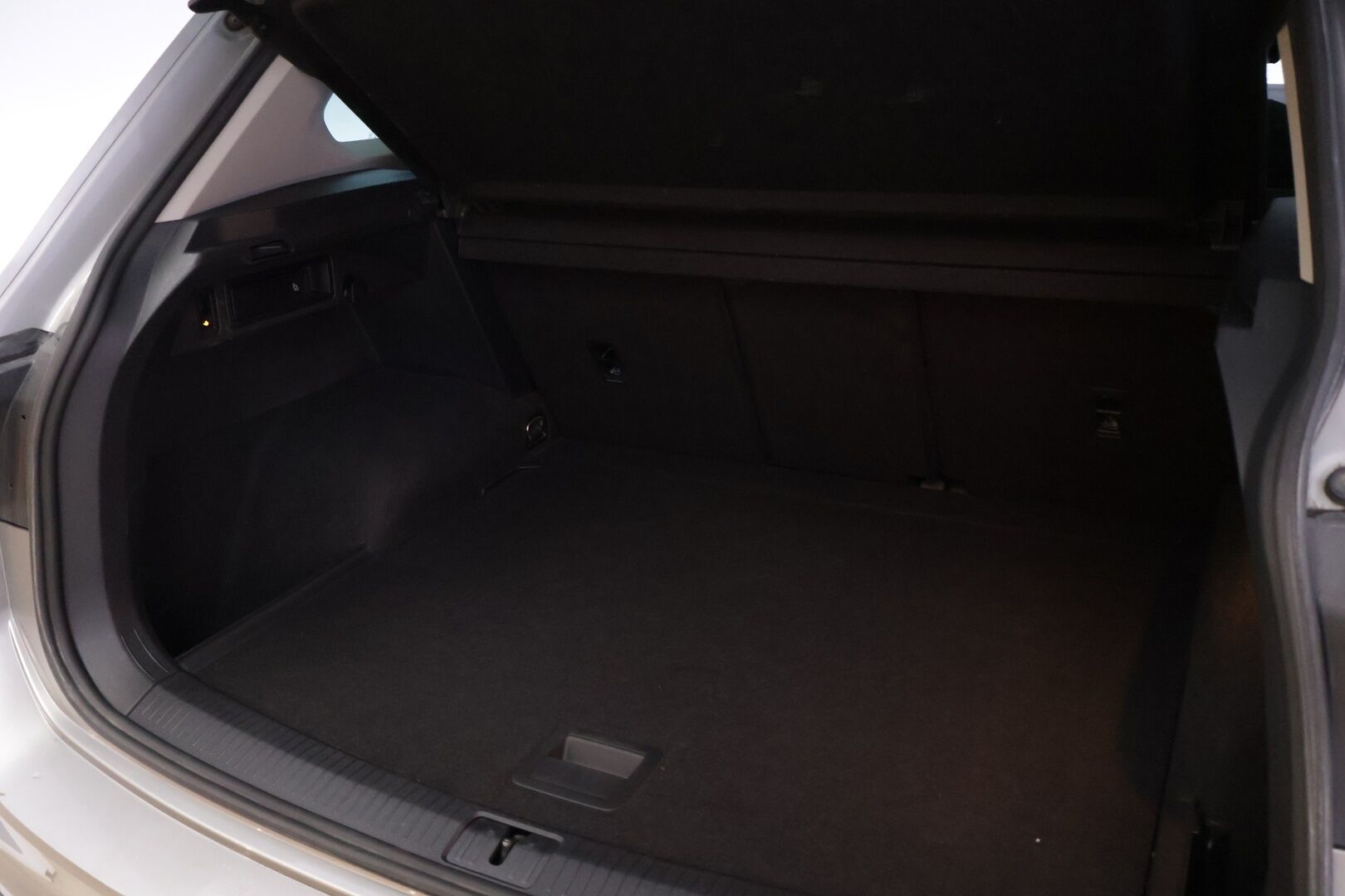 Volkswagen Tiguan 2017 Comfortline 2,0 TDI SCR 110 kW (150 hv) DSG-automaatti - | Suomi-auto | Webasto | Adapt. Vakkari | Vetokoukku | Keylessgo | LED-Valot | Kahdet renkaat vanteilla | 