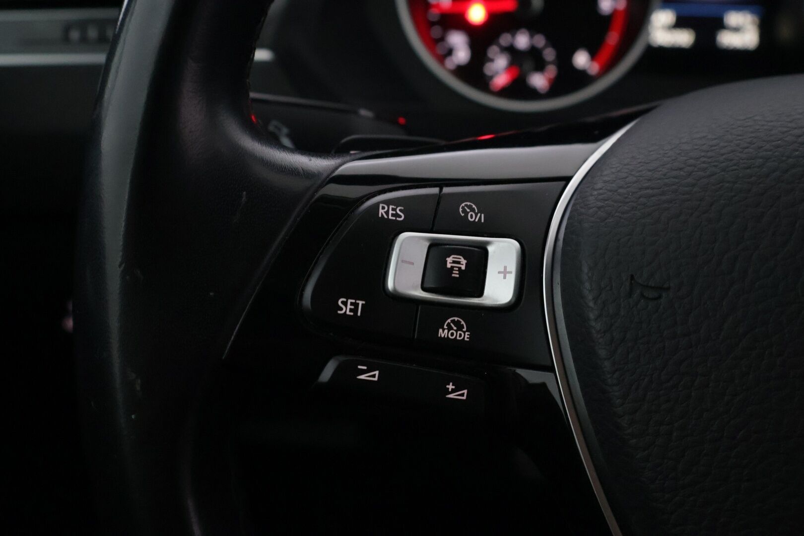 Volkswagen Tiguan 2017 Comfortline 2,0 TDI SCR 110 kW (150 hv) DSG-automaatti - | Suomi-auto | Webasto | Adapt. Vakkari | Vetokoukku | Keylessgo | LED-Valot | Kahdet renkaat vanteilla | 