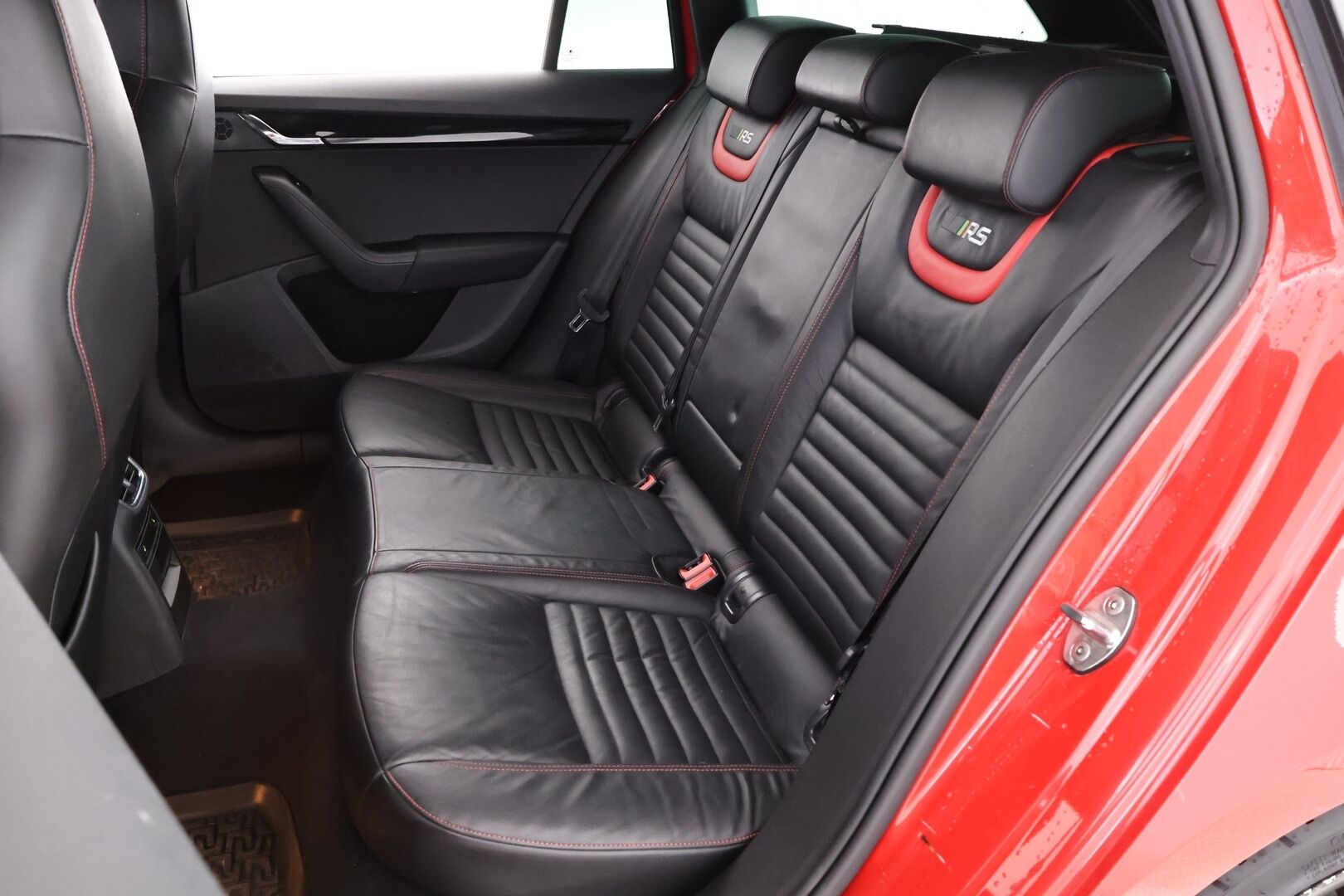 Skoda Octavia 2016 Combi 2,0 TSI RS 230 DSG Autom. - Webasto | Vetokoukku | ACC | Nahkasisusta | Muistipenkki | Bi-Xenon | Lämmitettävä tuulilasi | Juuri tullut Tampereelle!