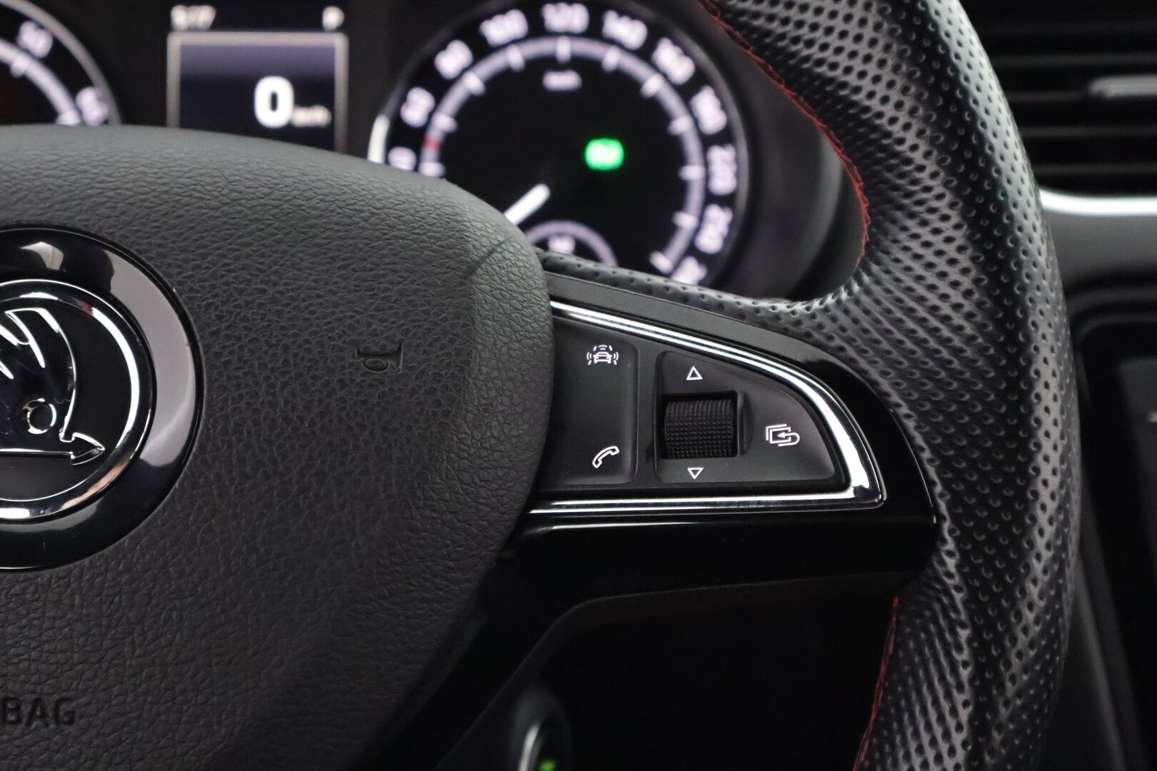 Skoda Octavia 2016 Combi 2,0 TSI RS 230 DSG Autom. - Webasto | Vetokoukku | ACC | Nahkasisusta | Muistipenkki | Bi-Xenon | Lämmitettävä tuulilasi | Juuri tullut Tampereelle!