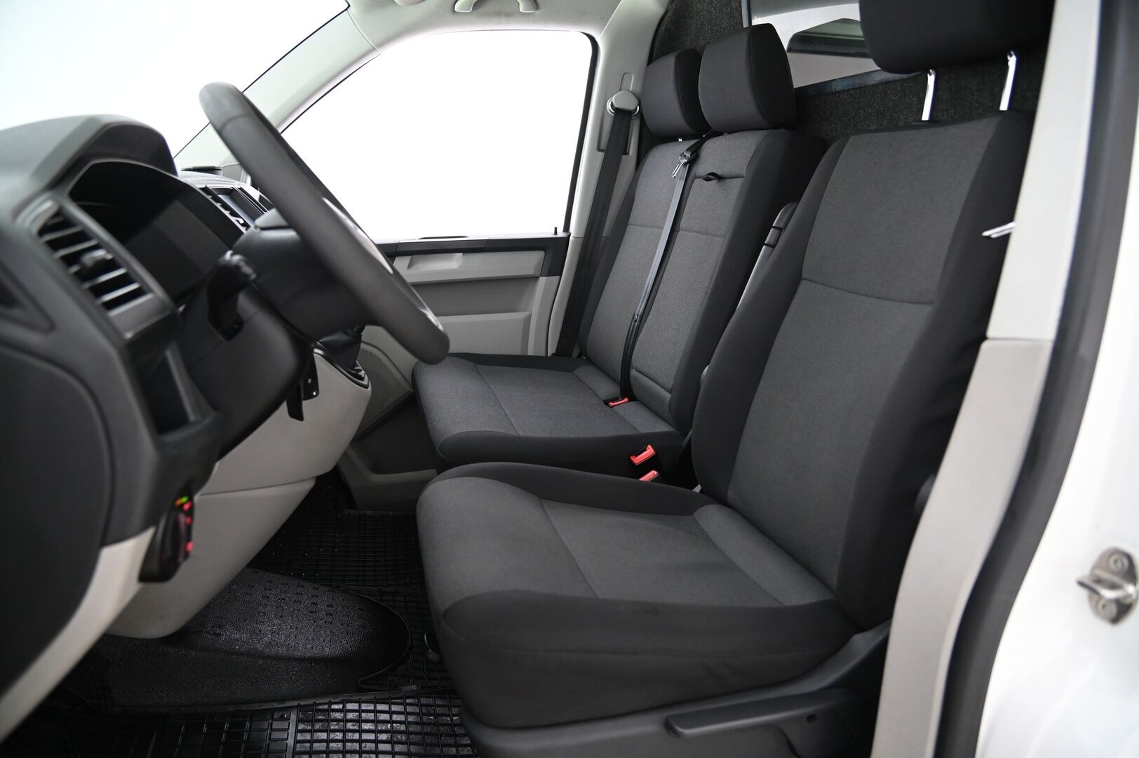 Volkswagen Transporter 2017 umpipakettiauto pitkä 2,0 TDI 110 kW 3200kg *Webasto / Koukku / Navi / P*kamera / Äänieristetty* - *AppleCarplay / Pariovet / Lohko / Invertteri / 3x renkaat&vanteet!*