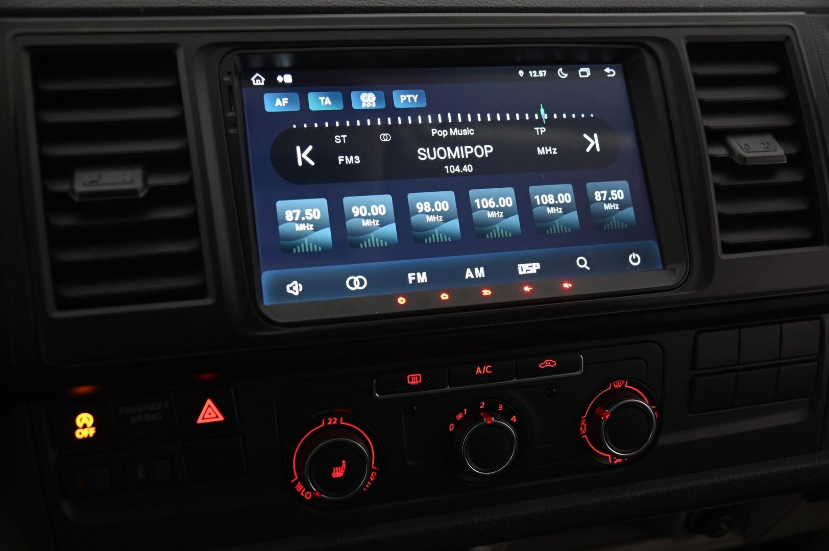 Volkswagen Transporter 2017 umpipakettiauto pitkä 2,0 TDI 110 kW 3200kg *Webasto / Koukku / Navi / P*kamera / Äänieristetty* - *AppleCarplay / Pariovet / Lohko / Invertteri / 3x renkaat&vanteet!*