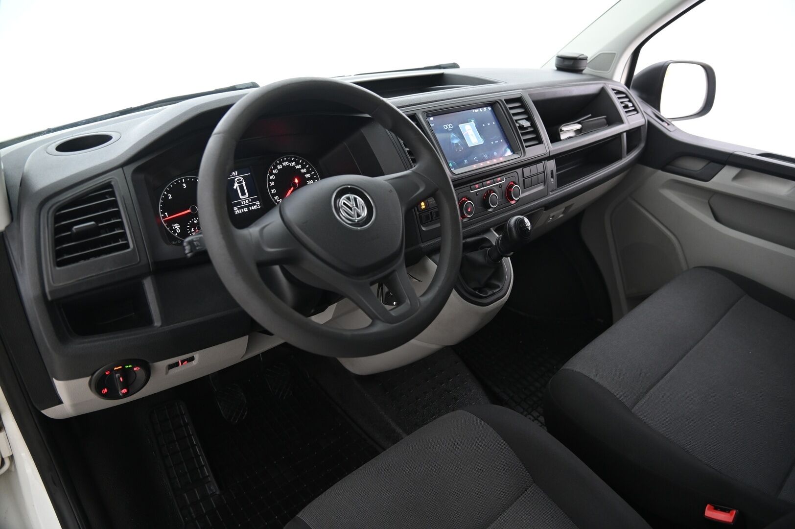 Volkswagen Transporter 2017 umpipakettiauto pitkä 2,0 TDI 110 kW 3200kg *Webasto / Koukku / Navi / P*kamera / Äänieristetty* - *AppleCarplay / Pariovet / Lohko / Invertteri / 3x renkaat&vanteet!*