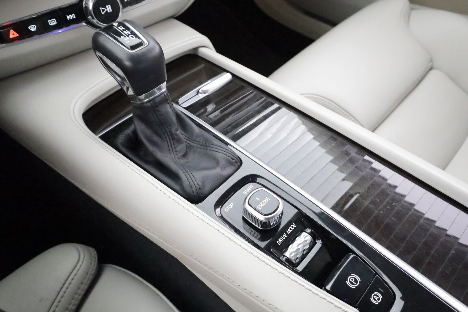Volvo S90 2017 D4 Inscription aut * Pilot assist / LED / Webasto / Muistipenkit / Sporttinahat / P.tutka * - Suomi-auto / Kahdet renkaat aluvanteilla