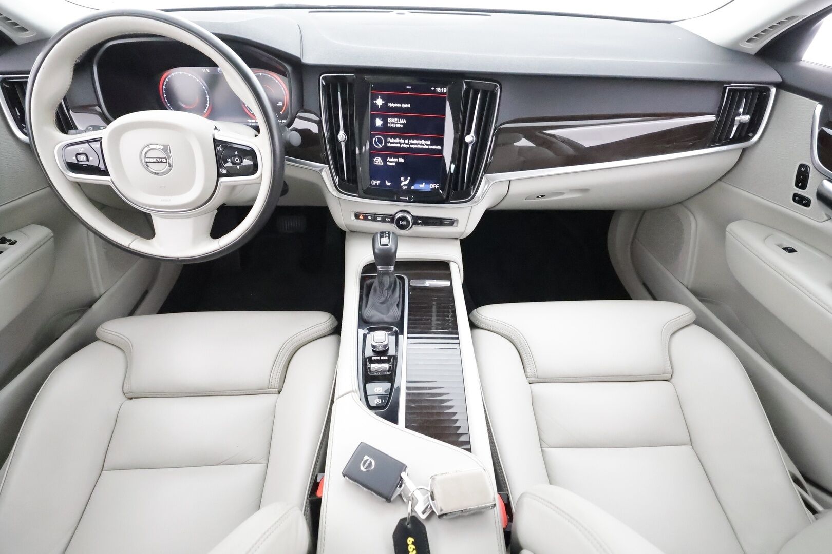 Volvo S90 2017 D4 Inscription aut * Pilot assist / LED / Webasto / Muistipenkit / Sporttinahat / P.tutka * - Suomi-auto / Kahdet renkaat aluvanteilla