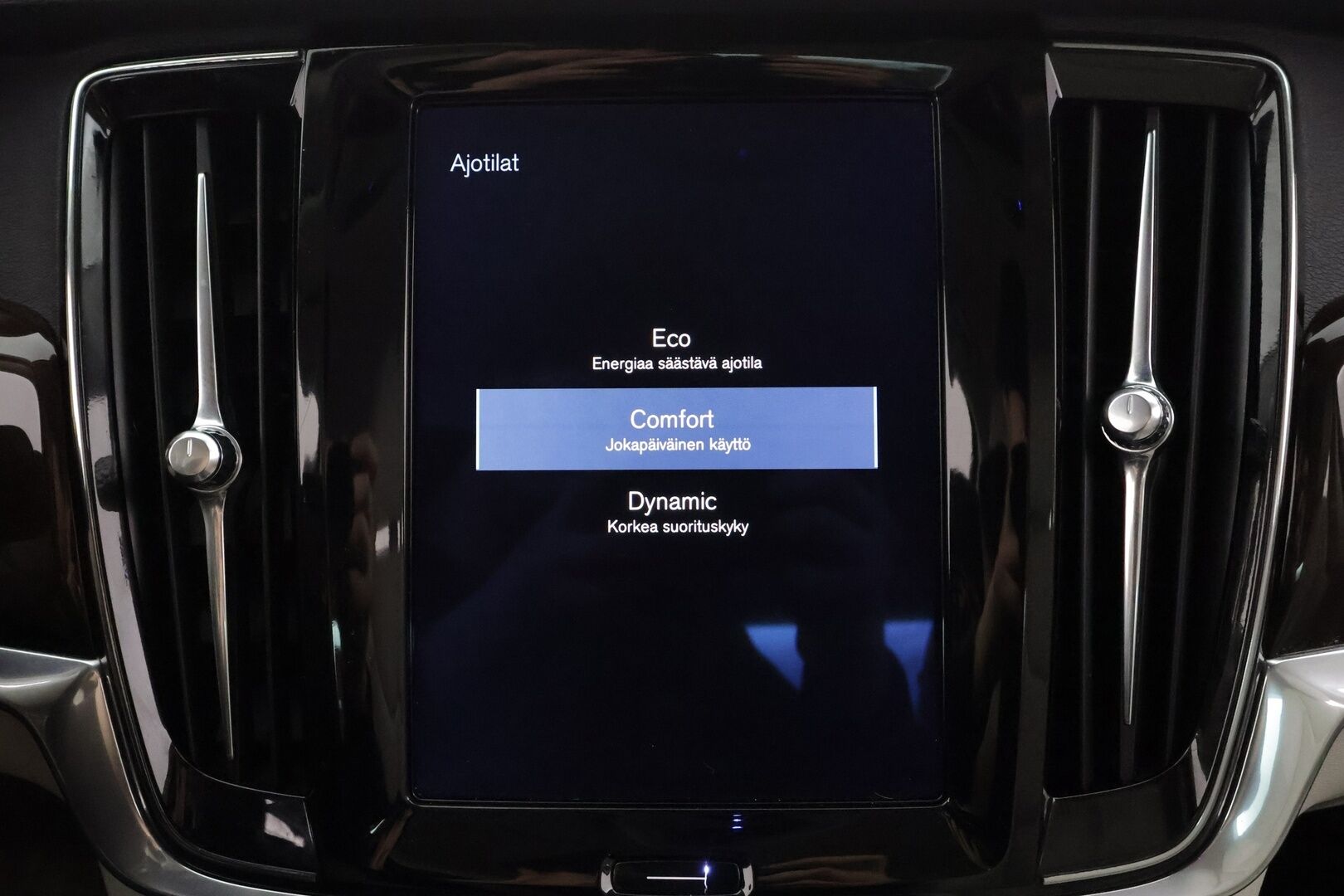 Volvo S90 2017 D4 Inscription aut * Pilot assist / LED / Webasto / Muistipenkit / Sporttinahat / P.tutka * - Suomi-auto / Kahdet renkaat aluvanteilla
