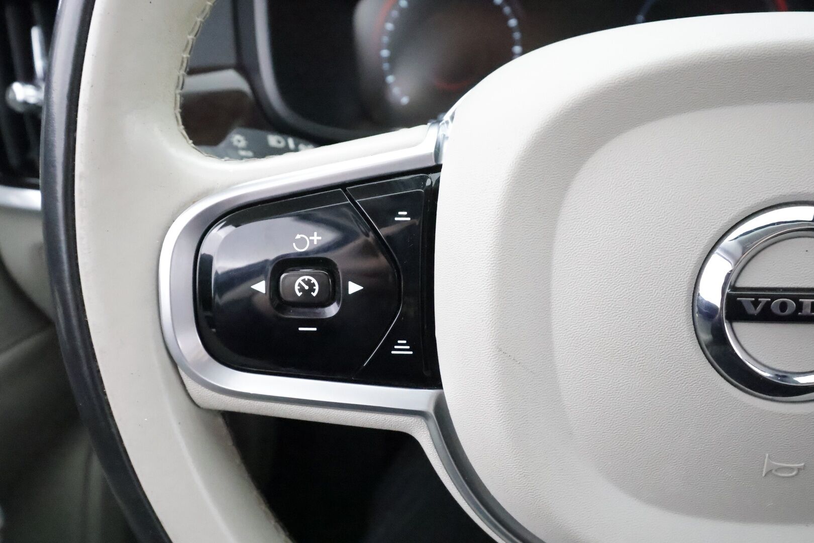 Volvo S90 2017 D4 Inscription aut * Pilot assist / LED / Webasto / Muistipenkit / Sporttinahat / P.tutka * - Suomi-auto / Kahdet renkaat aluvanteilla