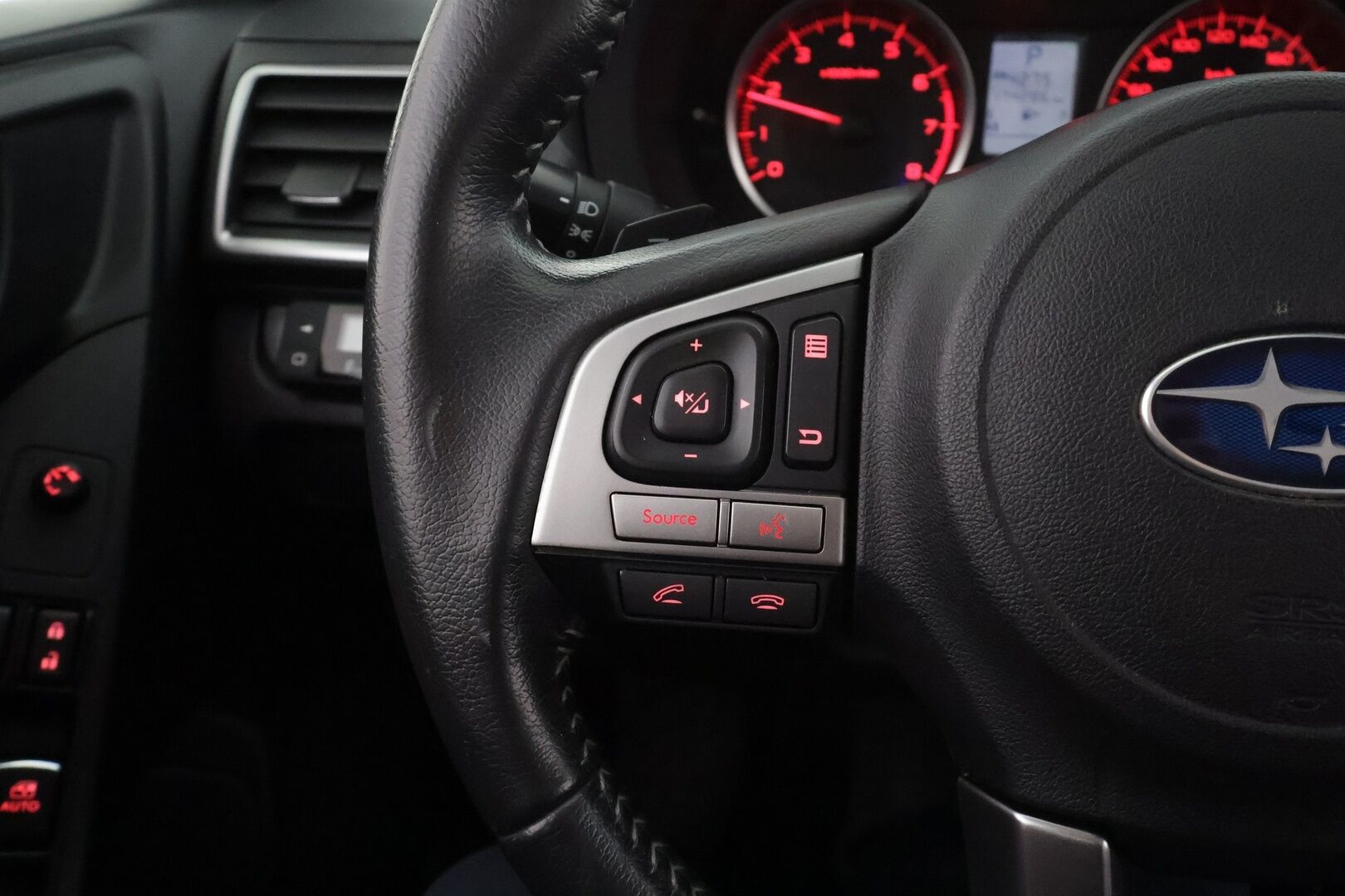 Subaru Forester 2016 2,0i X CVT *1.Om Suomi-auto / Webasto / Vetokoukku / Vakkari / Bluetooth * - *1 omisteinen suomi auto*