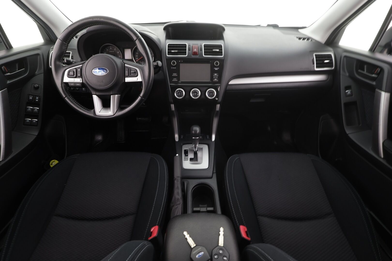 Subaru Forester 2016 2,0i X CVT * Lisälämmitin / 1.Om Suomi-auto / Vetokoukku / Vakkari / Bluetooth *