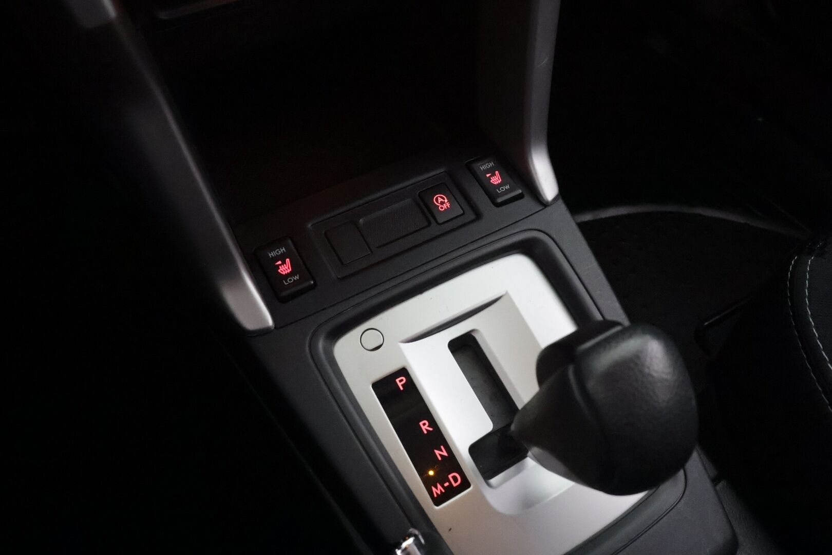 Subaru Forester 2016 2,0i X CVT * Lisälämmitin / Suomi-auto / Vetokoukku / Vakkari / Bluetooth *