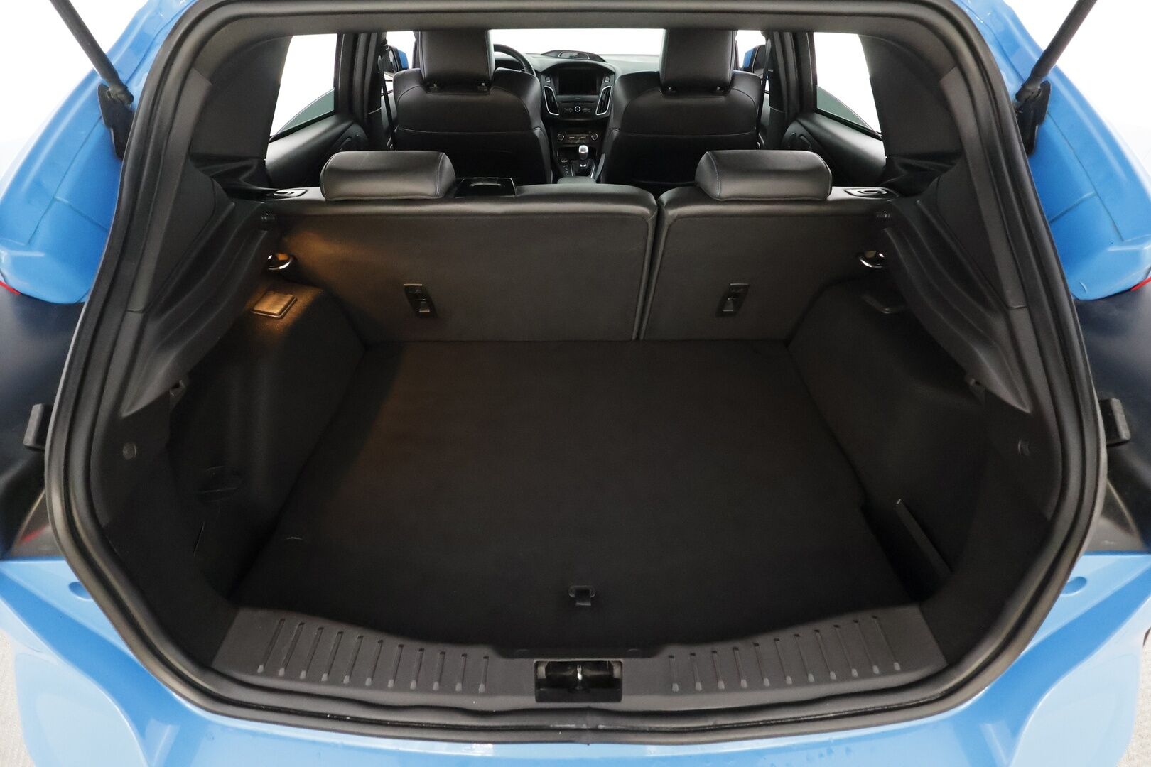 Ford Focus 2017 2,3 EcoBoost 350 hv start/stop M6 RS 5-ovinen * Vakkari / Xenon / Sporttipenkit / P.kamera / Sony* - Kahdet renkaat / Suomi-auto