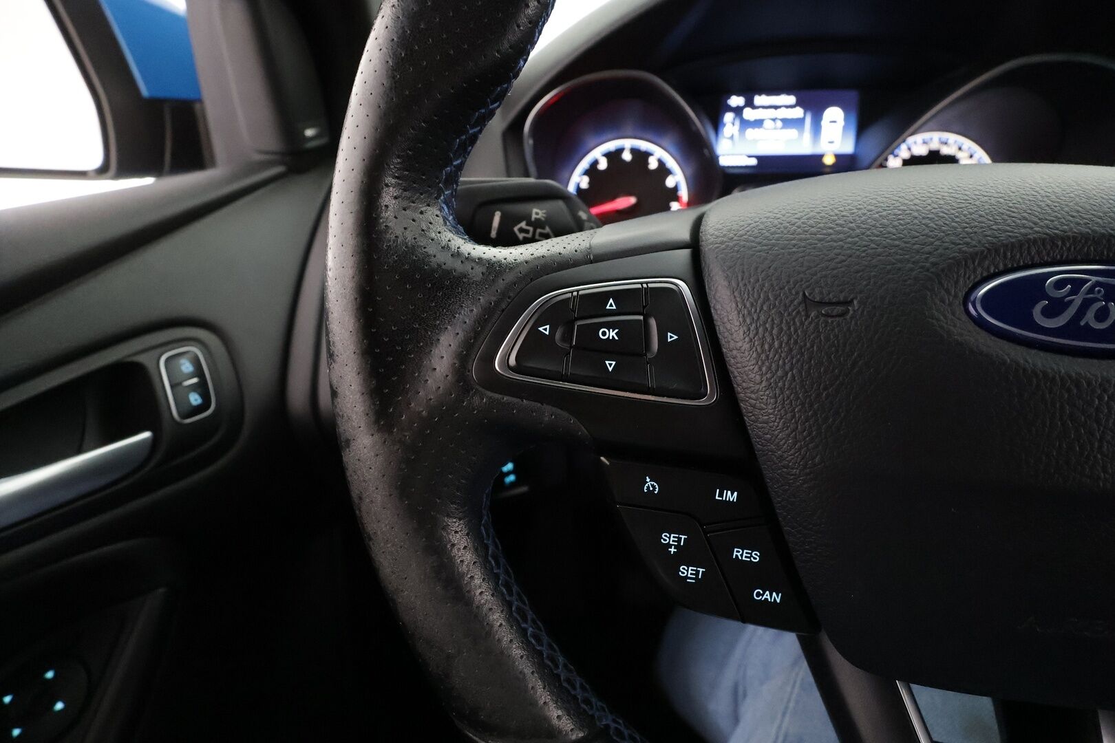 Ford Focus 2017 2,3 EcoBoost 350 hv start/stop M6 RS 5-ovinen * Vakkari / Xenon / Sporttipenkit / P.kamera / Sony* - Kahdet renkaat / Suomi-auto