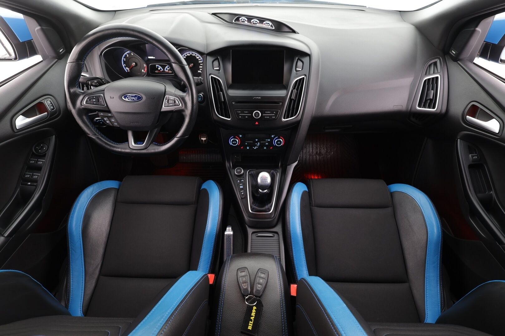 Ford Focus 2017 2,3 EcoBoost 350 hv start/stop M6 RS 5-ovinen * Vakkari / Xenon / Sporttipenkit / P.kamera / Sony* - Kahdet renkaat / Suomi-auto