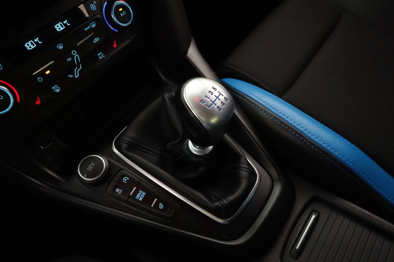 Ford Focus 2017 2,3 EcoBoost 350 hv start/stop M6 RS 5-ovinen * Vakkari / Xenon / Sporttipenkit / P.kamera / Sony* - Kahdet renkaat / Suomi-auto