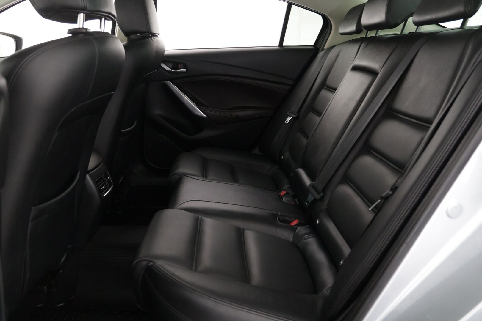 Mazda Mazda6 2017 Sedan 2,2 (175) SKYACTIV-D Luxury 6AT 4ov YG1 - ACC / HUD / BLIS / Navi / Bluetooth / P.Kamera / Adapt. LED / Nahat / Irr. Koukku / 2x Renkaat aluilla! / DPF Tehty!