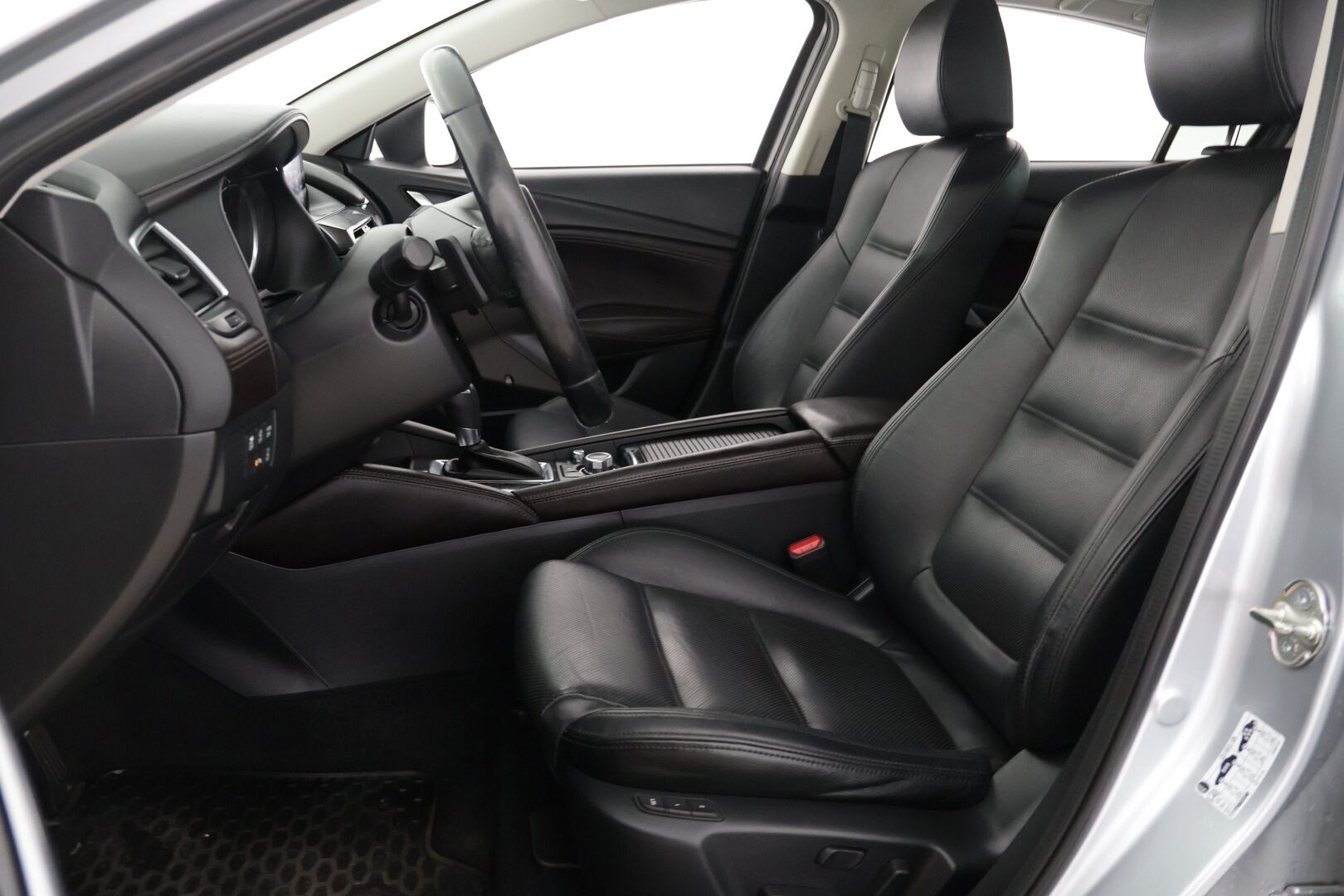 Mazda Mazda6 2017 Sedan 2,2 (175) SKYACTIV-D Luxury 6AT 4ov YG1 - ACC / HUD / BLIS / Navi / Bluetooth / P.Kamera / Adapt. LED / Nahat / Irr. Koukku / 2x Renkaat aluilla! / DPF Tehty!