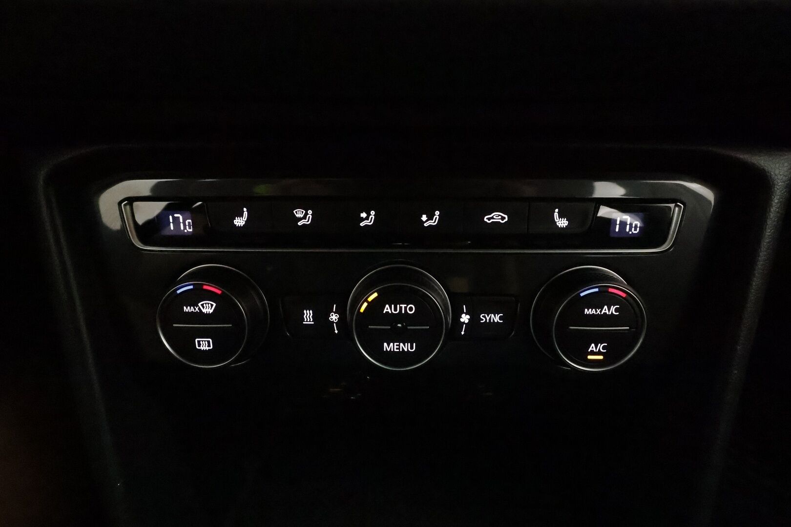 Volkswagen Tiguan 2017 Highline 2,0 TSI 132 kW 4MOTION DSG **Webasto / Adapt.Vakkari / LED-valot / 360° / Navi / Kaistavahti / KeylessGO** - Suomi-auto / Kahdet Renkaat / Merkkihuollettu!