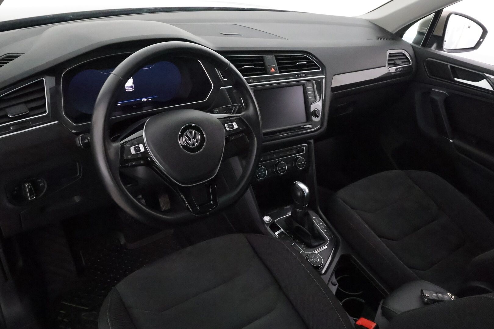 Volkswagen Tiguan 2017 Highline 2,0 TSI 132 kW 4MOTION DSG **Webasto / Adapt.Vakkari / LED-valot / 360° / Navi / Kaistavahti / KeylessGO** - Suomi-auto / Kahdet Renkaat / Merkkihuollettu!