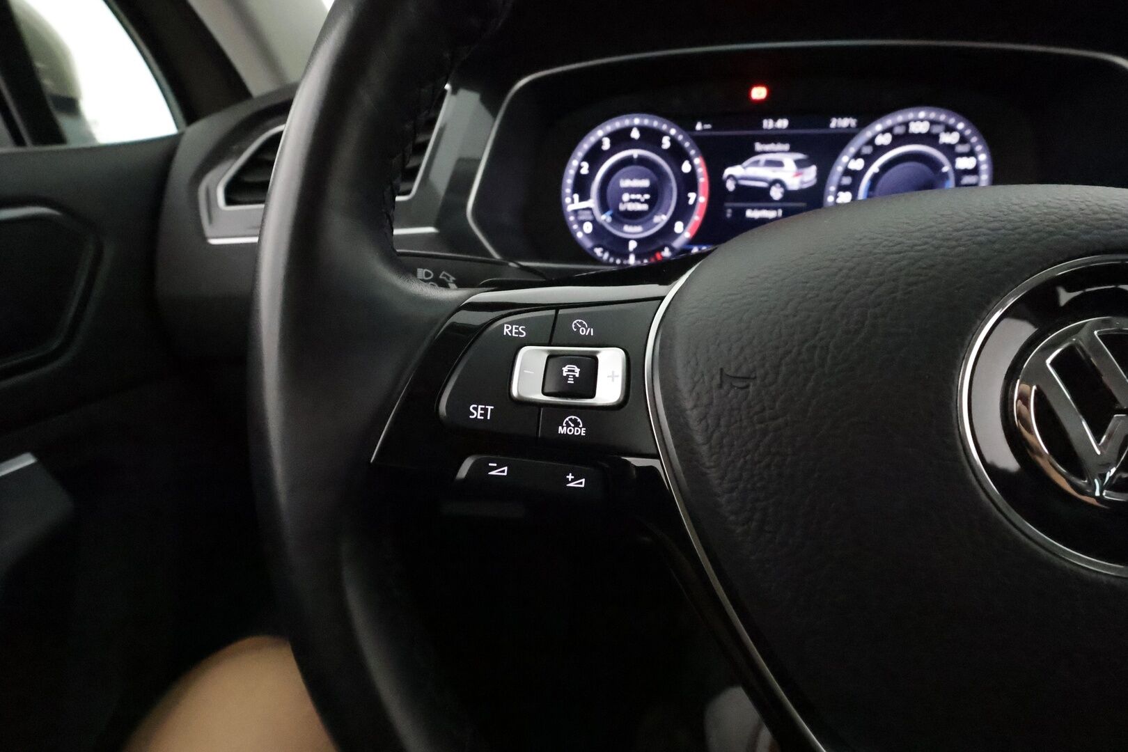 Volkswagen Tiguan 2017 Highline 2,0 TSI 132 kW 4MOTION DSG **Webasto / Adapt.Vakkari / LED-valot / 360° / Navi / Kaistavahti / KeylessGO** - Suomi-auto / Kahdet Renkaat / Merkkihuollettu!