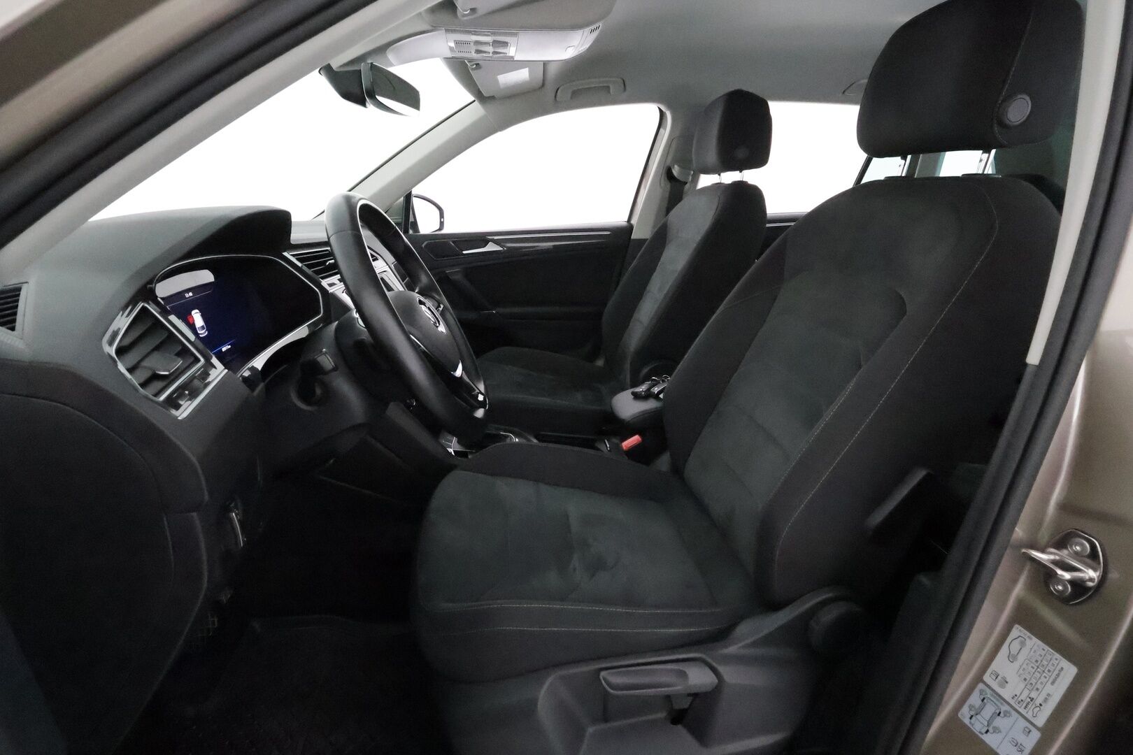 Volkswagen Tiguan 2017 Highline 2,0 TSI 132 kW 4MOTION DSG **Webasto / Adapt.Vakkari / LED-valot / 360° / Navi / Kaistavahti / KeylessGO** - Suomi-auto / Kahdet Renkaat / Merkkihuollettu!