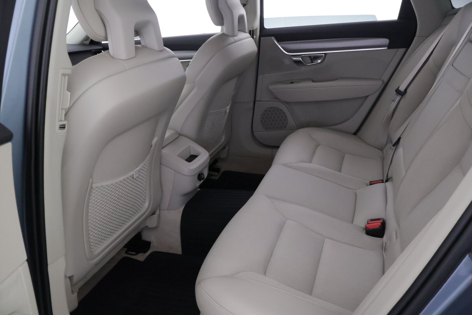 Volvo V90 2016 D5 AWD Momentum aut - Ei adblue | ACC | Pilot Assist | Webasto | Koukku | Tutkat | Vaalea sisusta | Suomi-auto | 2x vanteet & renkaat | Juuri tehty jakopää! |  