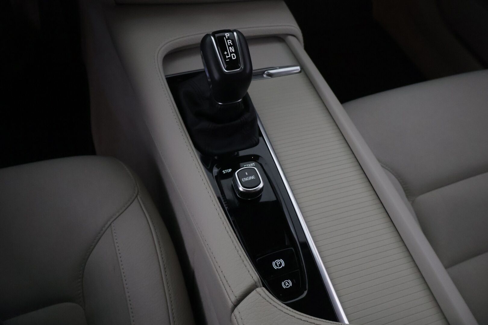 Volvo V90 2016 D5 AWD Momentum aut - Ei adblue | ACC | Pilot Assist | Webasto | Koukku | Tutkat | Vaalea sisusta | Suomi-auto | 2x vanteet & renkaat | Juuri tehty jakopää! |  