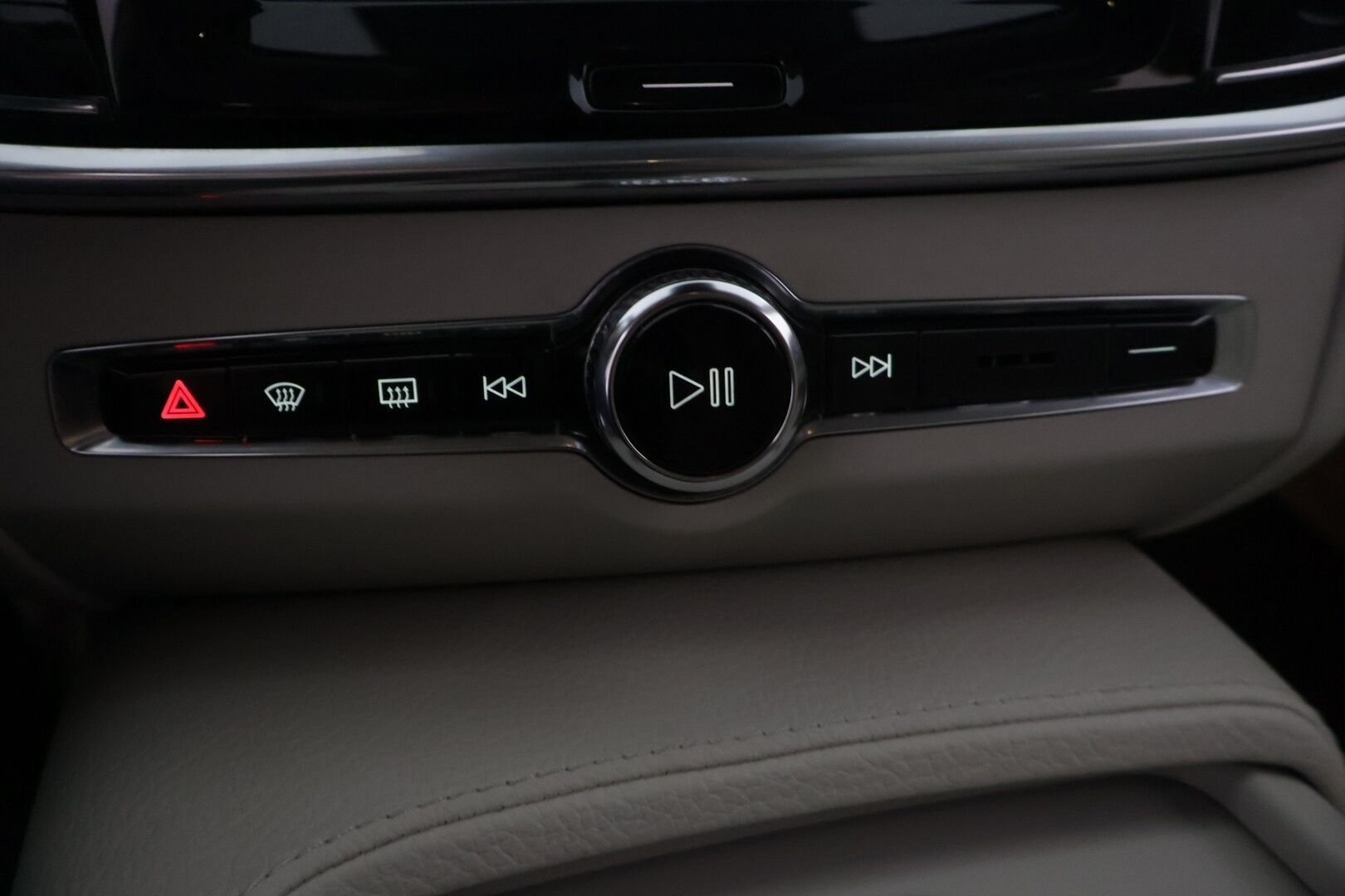 Volvo V90 2016 D5 AWD Momentum aut - Ei adblue | ACC | Pilot Assist | Webasto | Koukku | Tutkat | Vaalea sisusta | Suomi-auto | 2x vanteet & renkaat | Juuri tehty jakopää! |  