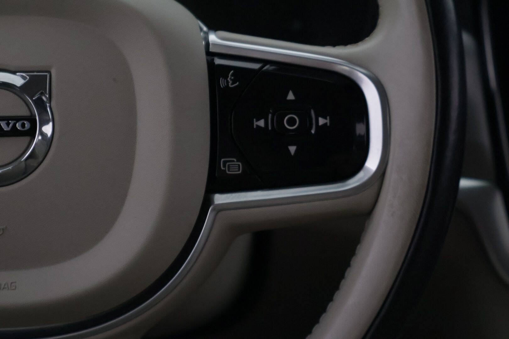 Volvo V90 2016 D5 AWD Momentum aut - Ei adblue | ACC | Pilot Assist | Webasto | Koukku | Tutkat | Vaalea sisusta | Suomi-auto | 2x vanteet & renkaat | Juuri tehty jakopää! |  