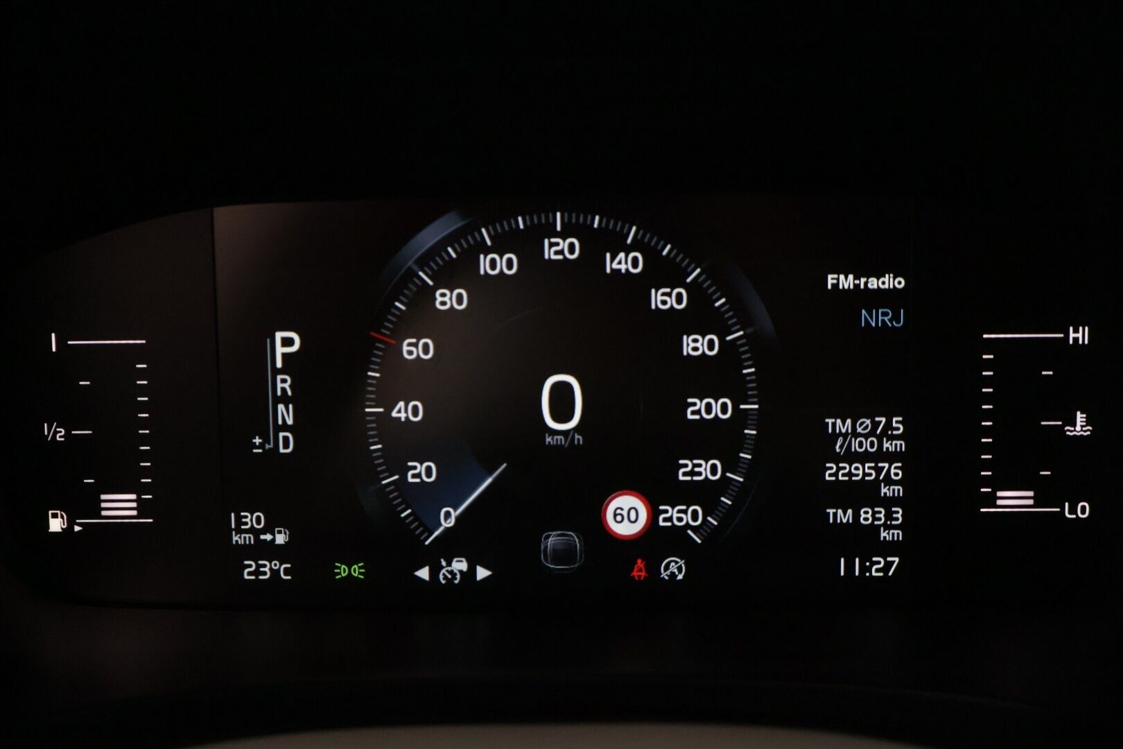 Volvo V90 2016 D5 AWD Momentum aut - Ei adblue | ACC | Pilot Assist | Webasto | Koukku | Tutkat | Vaalea sisusta | Suomi-auto | 2x vanteet & renkaat | Juuri tehty jakopää! |  