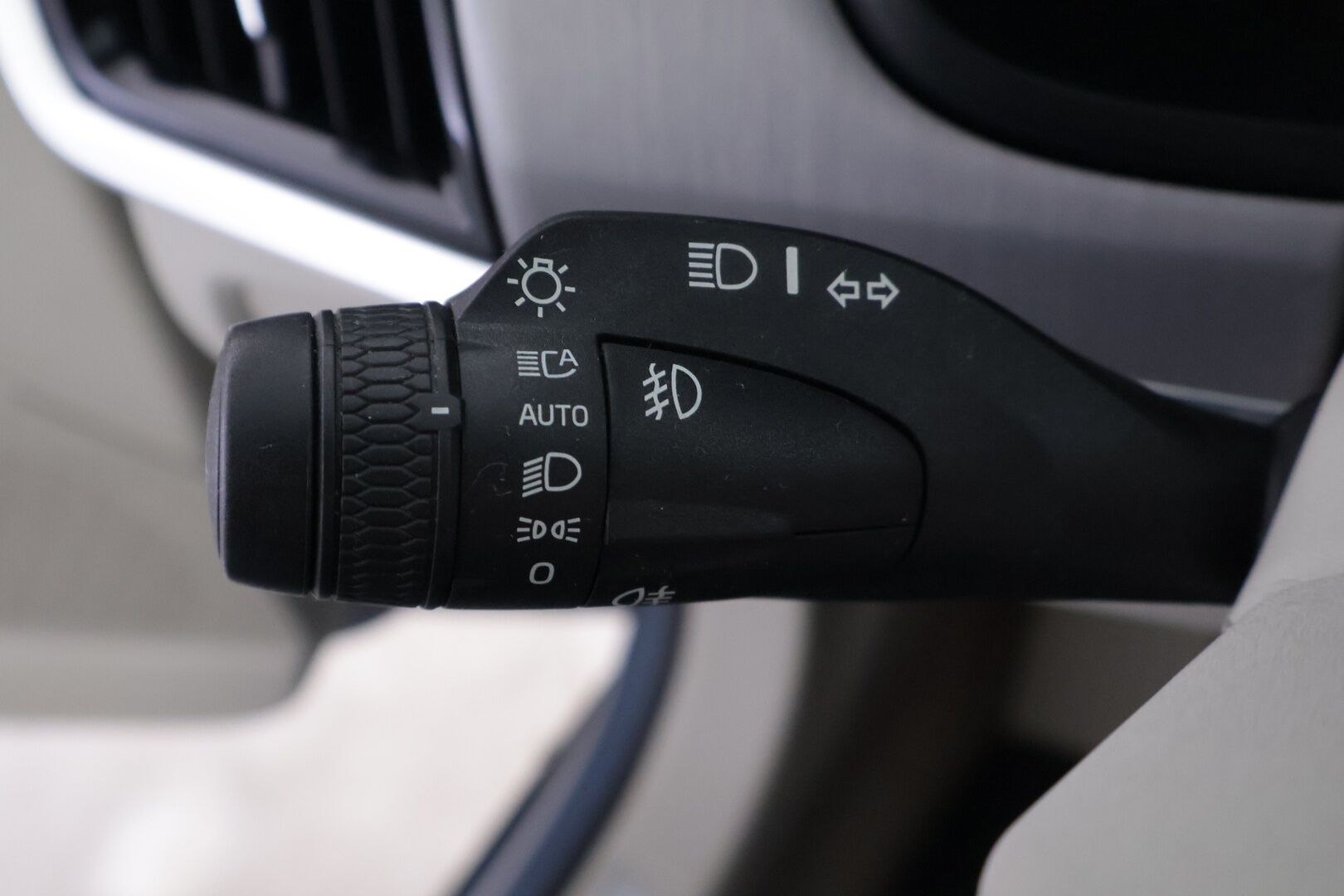 Volvo V90 2016 D5 AWD Momentum aut - Ei adblue | ACC | Pilot Assist | Webasto | Koukku | Tutkat | Vaalea sisusta | Suomi-auto | 2x vanteet & renkaat | Juuri tehty jakopää! |  