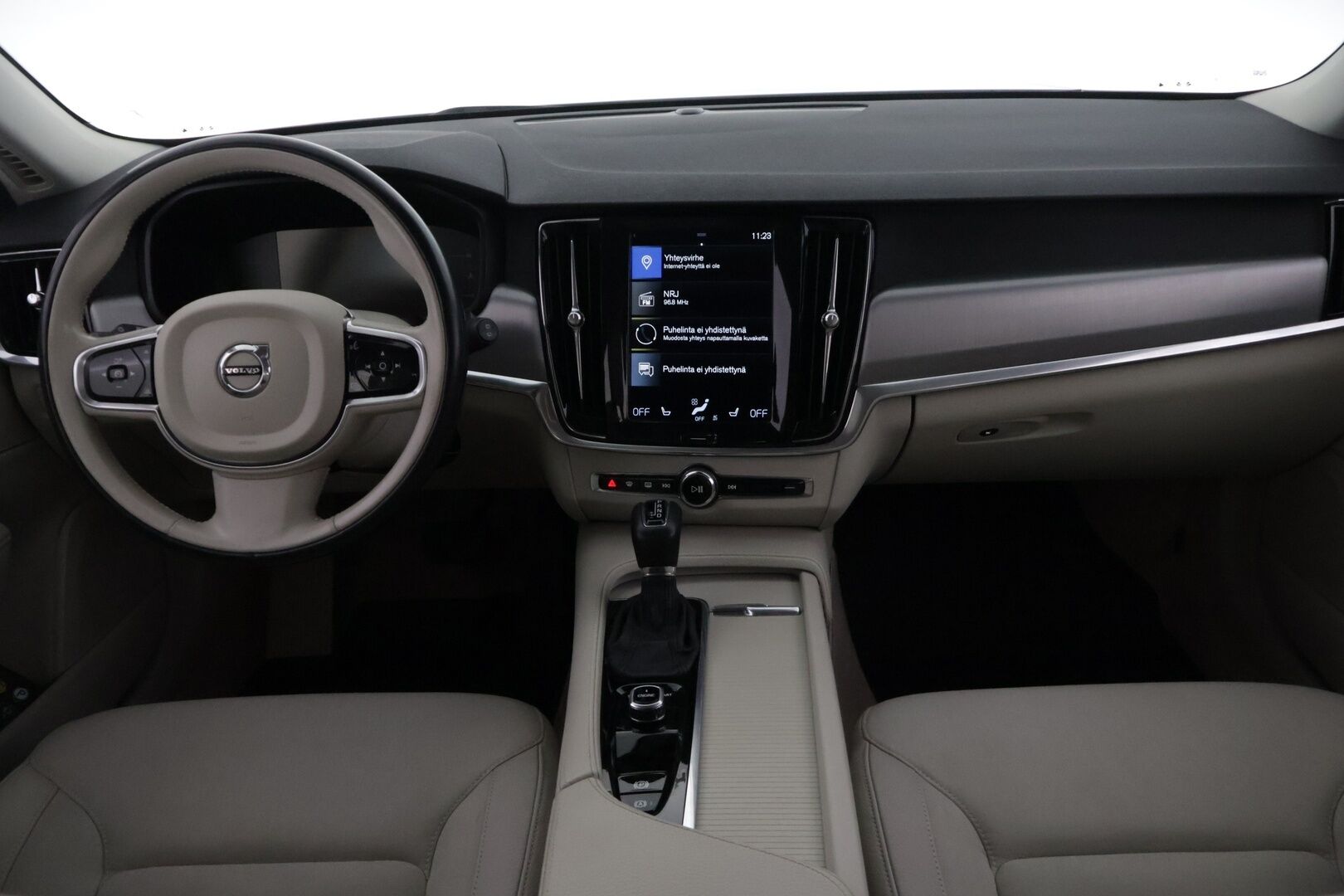 Volvo V90 2016 D5 AWD Momentum aut - Ei adblue | ACC | Pilot Assist | Webasto | Koukku | Tutkat | Vaalea sisusta | Suomi-auto | 2x vanteet & renkaat | Juuri tehty jakopää! |  