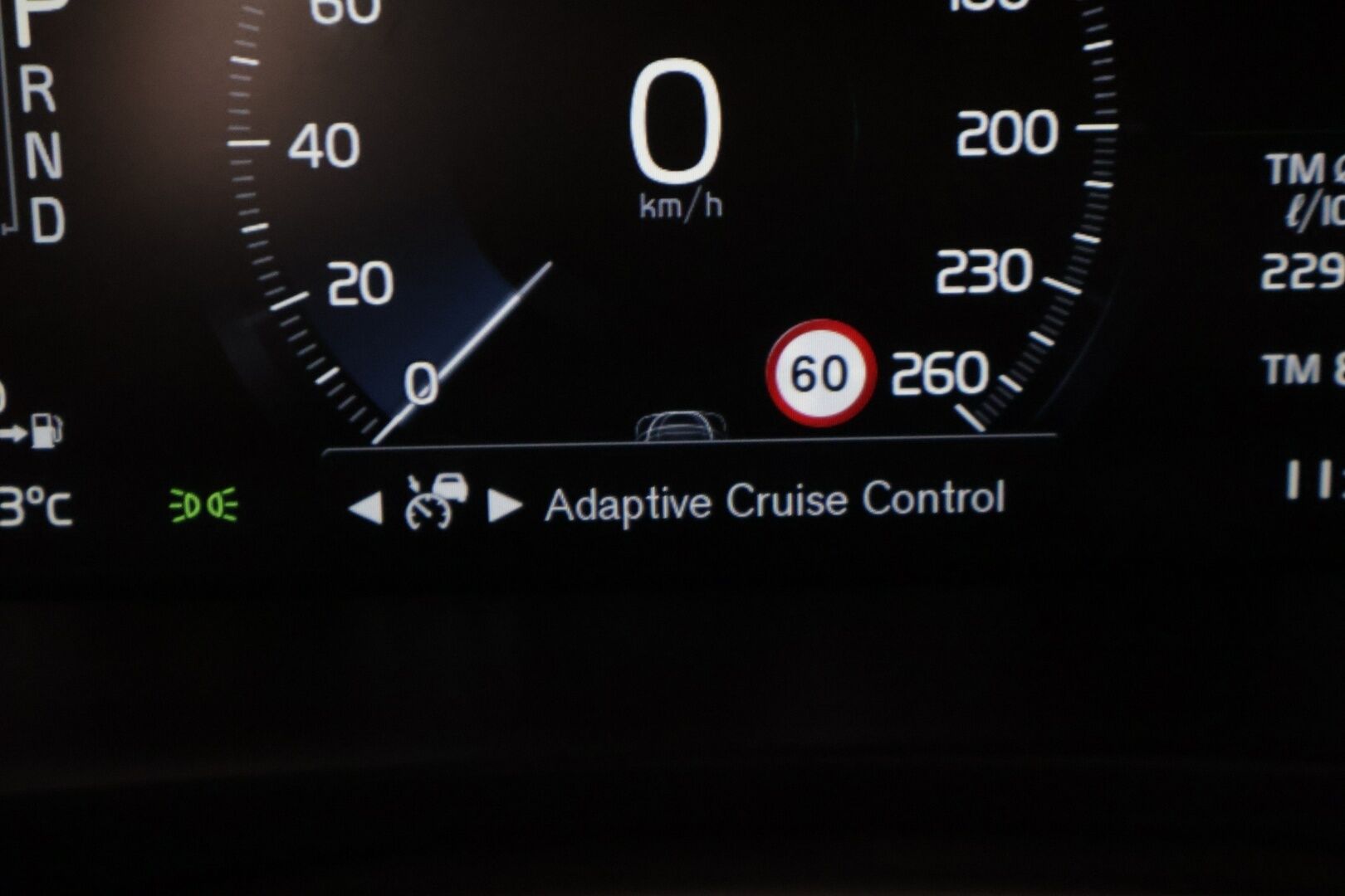 Volvo V90 2016 D5 AWD Momentum aut - Ei adblue | ACC | Pilot Assist | Webasto | Koukku | Tutkat | Vaalea sisusta | Suomi-auto | 2x vanteet & renkaat | Juuri tehty jakopää! |  