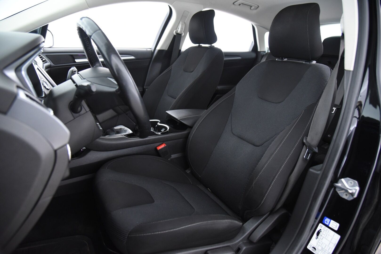 Ford Mondeo 2016 2,0 TDCi 150hv M6 Titanium Business 5D AWD - / 2-om. Suomi-auto / Webasto / P. Kamera / Navi / Koukku / Vakkari / Keyless /
