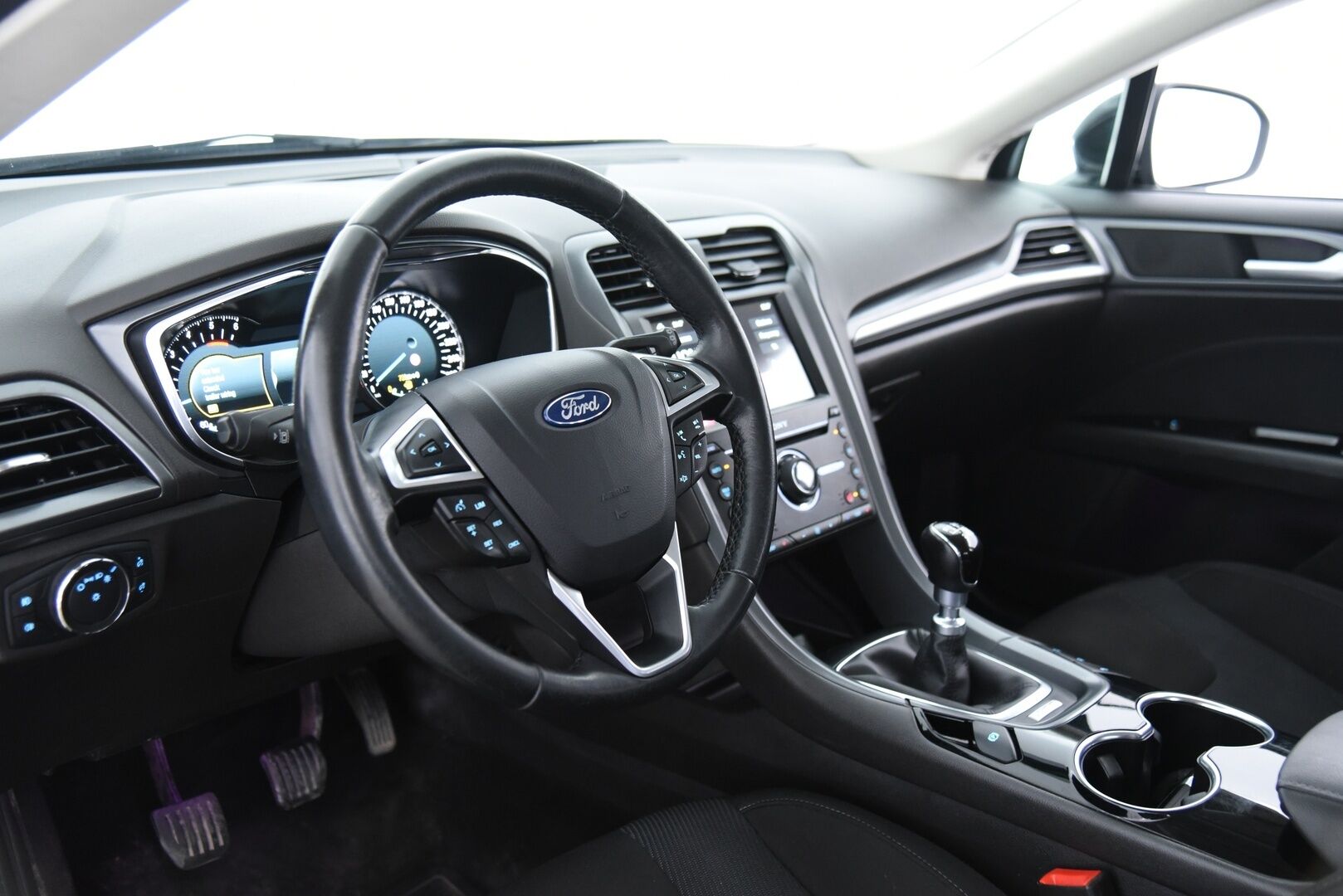 Ford Mondeo 2016 2,0 TDCi 150hv M6 Titanium Business 5D AWD - / 2-om. Suomi-auto / Webasto / P. Kamera / Navi / Koukku / Vakkari / Keyless /