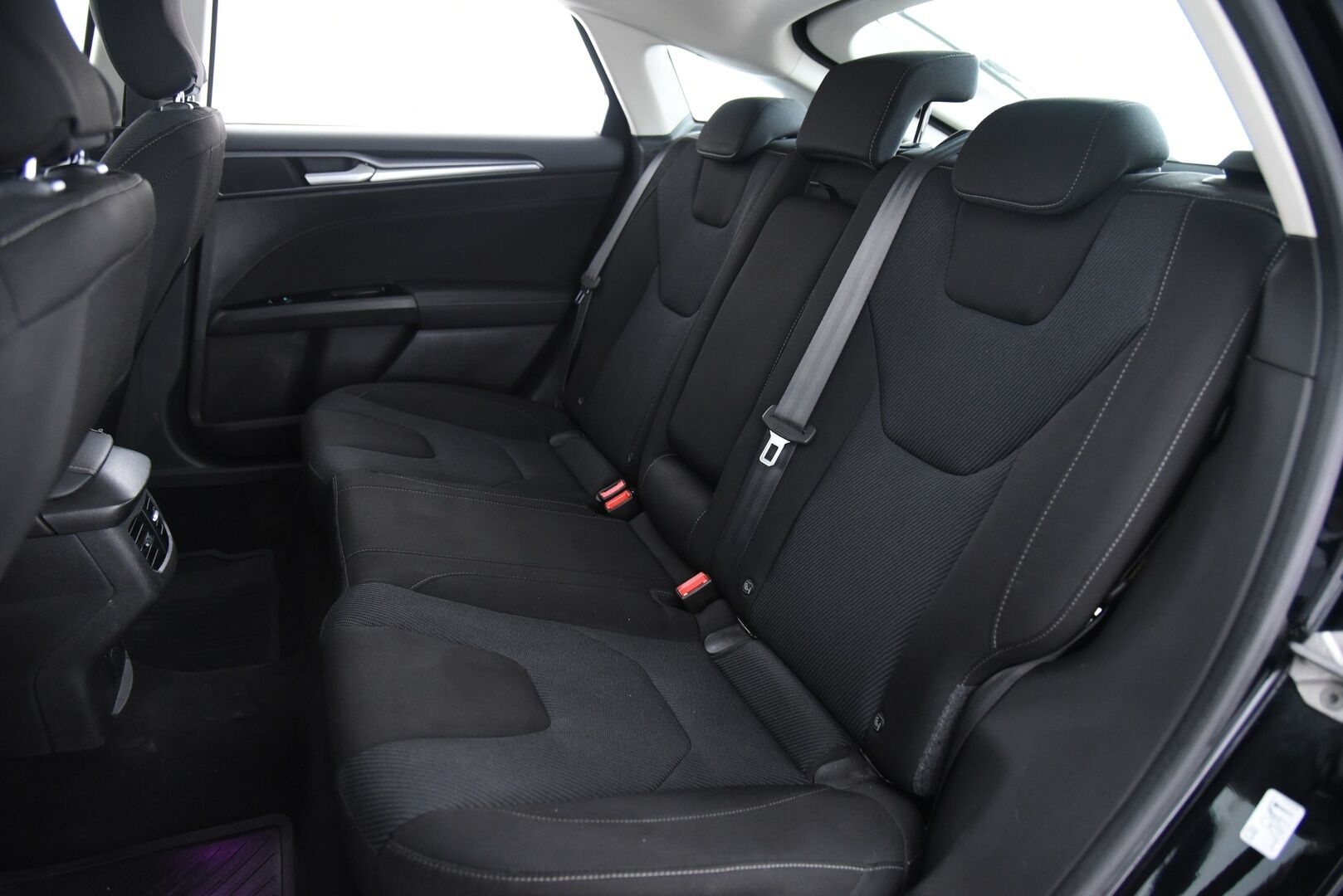Ford Mondeo 2016 2,0 TDCi 150hv M6 Titanium Business 5D AWD - / 2-om. Suomi-auto / Webasto / P. Kamera / Navi / Koukku / Vakkari / Keyless /