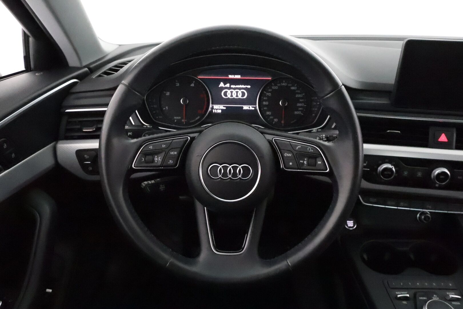 Audi A4 2017 Sedan First Edition Business Sport 2,0 TDI 140 kW quattro S tronic **Vakkari / LED / P.tutkat / Sporttipenkit** - 1.Om Suomi-auto / Kahdet renkaat aluvanteilla / Merkkihuollettu