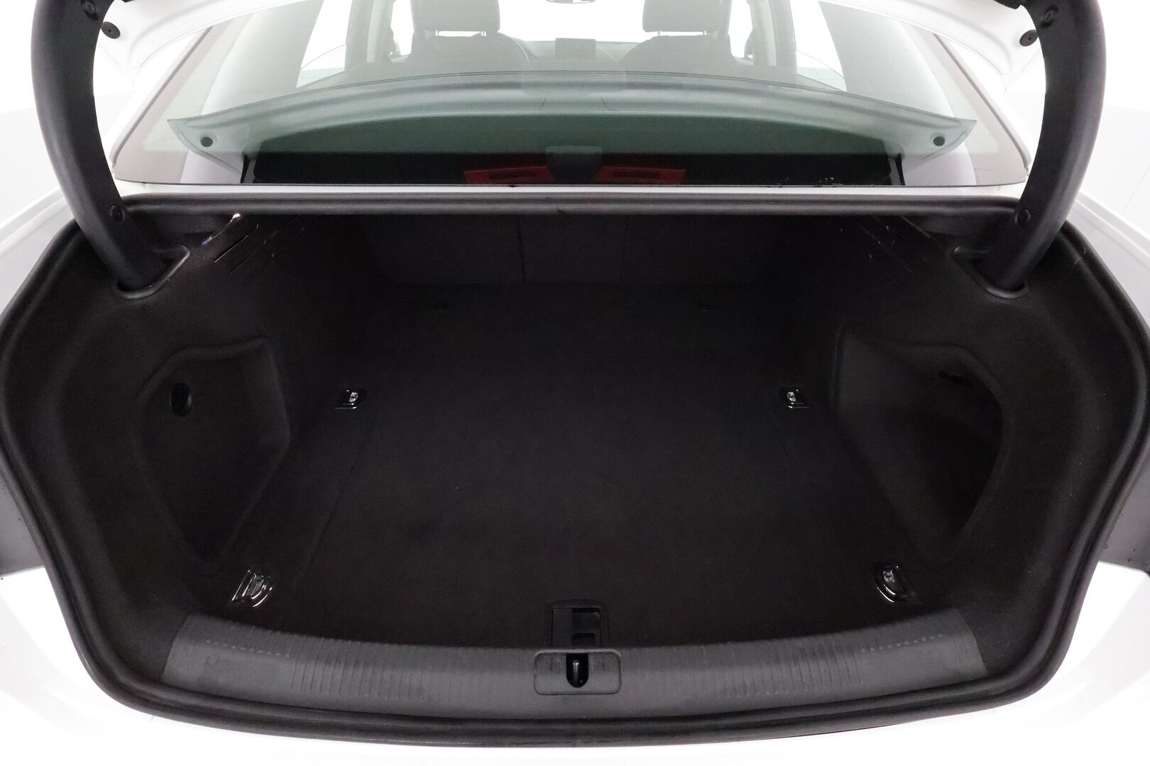 Audi A4 2017 Sedan First Edition Business Sport 2,0 TDI 140 kW quattro S tronic **Vakkari / LED / P.tutkat / Sporttipenkit** - 1.Om Suomi-auto / Kahdet renkaat aluvanteilla / Merkkihuollettu