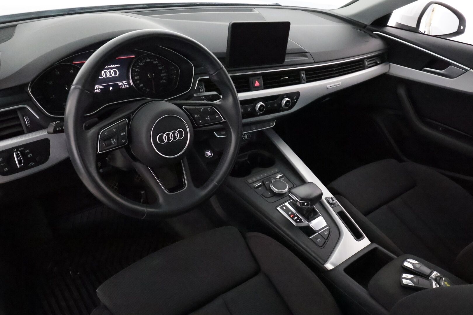 Audi A4 2017 Sedan First Edition Business Sport 2,0 TDI 140 kW quattro S tronic **Vakkari / LED / P.tutkat / Sporttipenkit** - 1.Om Suomi-auto / Kahdet renkaat aluvanteilla / Merkkihuollettu