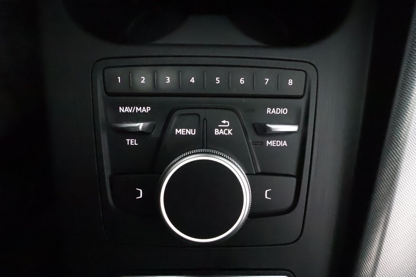 Audi A4 2017 Sedan First Edition Business Sport 2,0 TDI 140 kW quattro S tronic **Vakkari / LED / P.tutkat / Sporttipenkit** - 1.Om Suomi-auto / Kahdet renkaat aluvanteilla / Merkkihuollettu