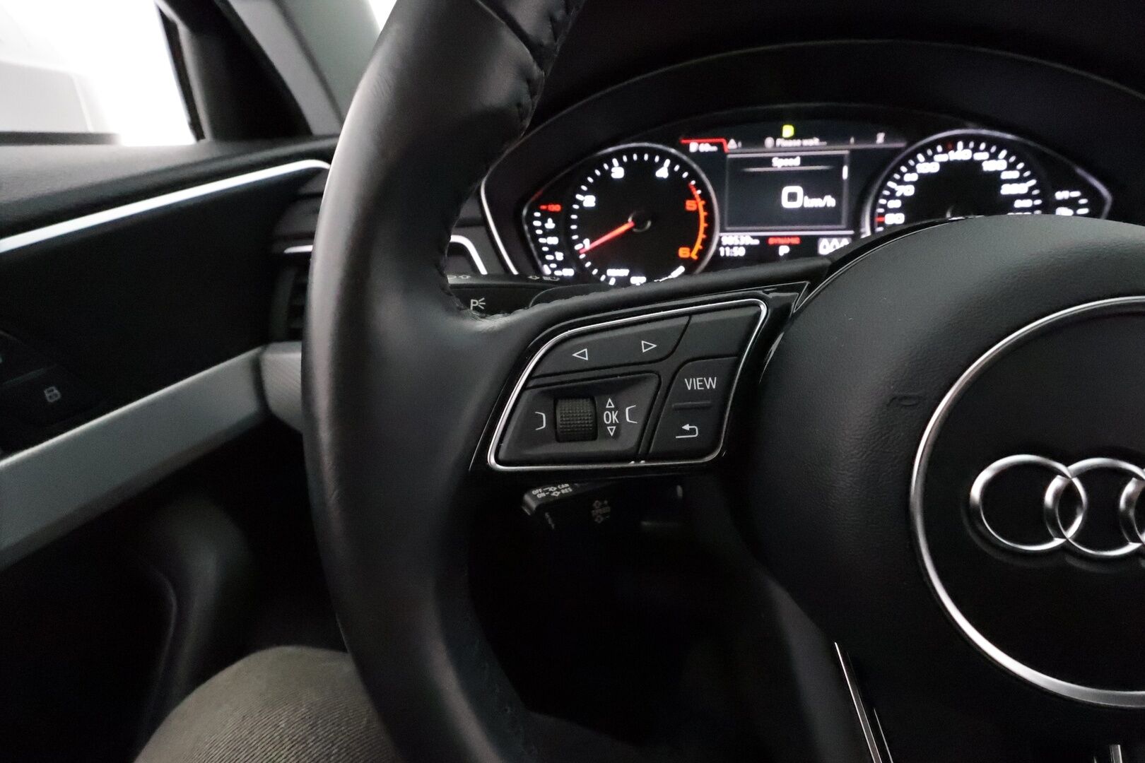 Audi A4 2017 Sedan First Edition Business Sport 2,0 TDI 140 kW quattro S tronic **Vakkari / LED / P.tutkat / Sporttipenkit** - 1.Om Suomi-auto / Kahdet renkaat aluvanteilla / Merkkihuollettu