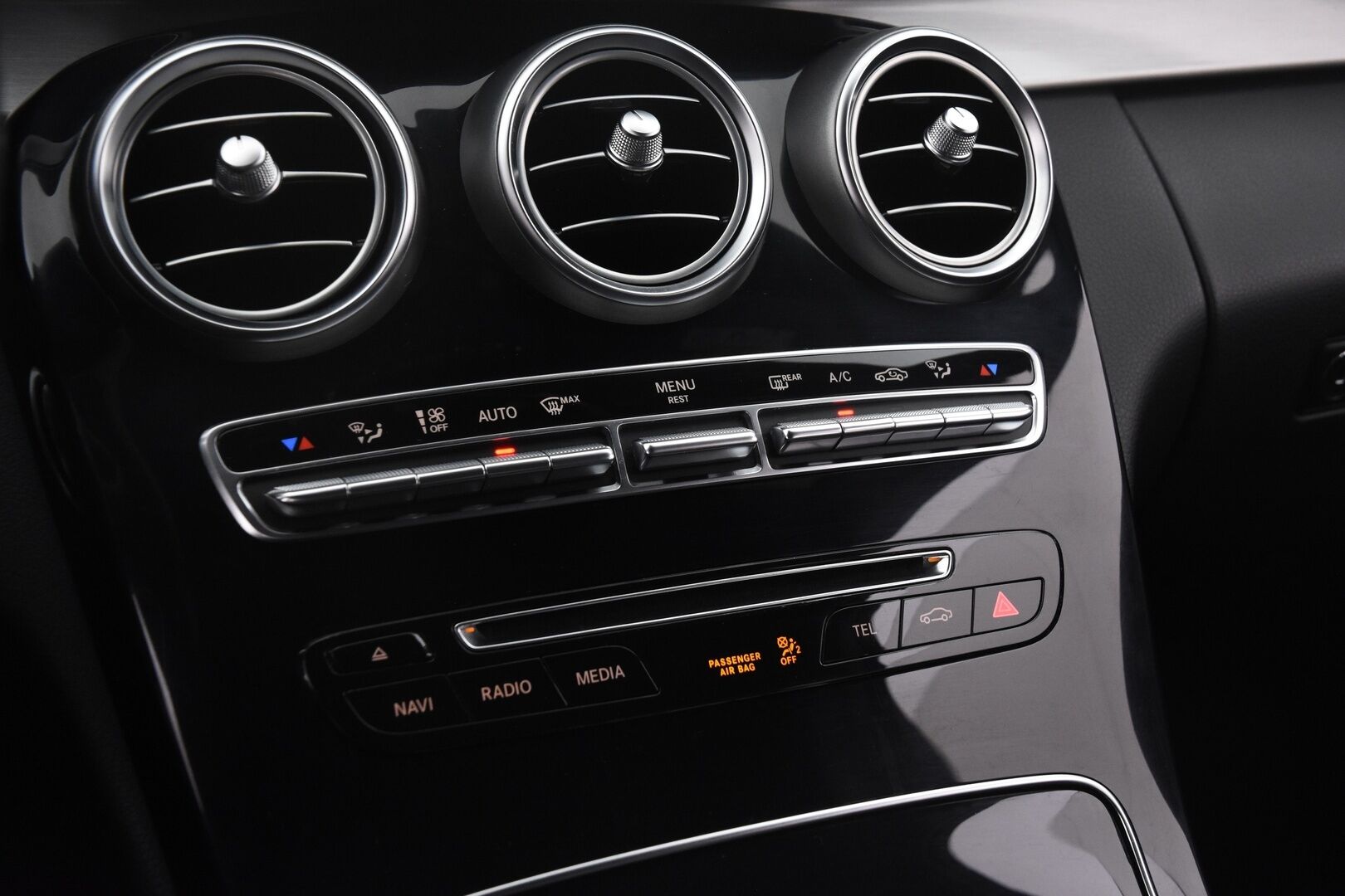 Mercedes-Benz C 2015 250 BlueTec T A Premium Business / Huippuvarusteet / AMG-Styling / Burmester / DTR+ / Keyless / Eibach / Navi / Peruutuskamera! - *Siisti / Huippuvarusteet*