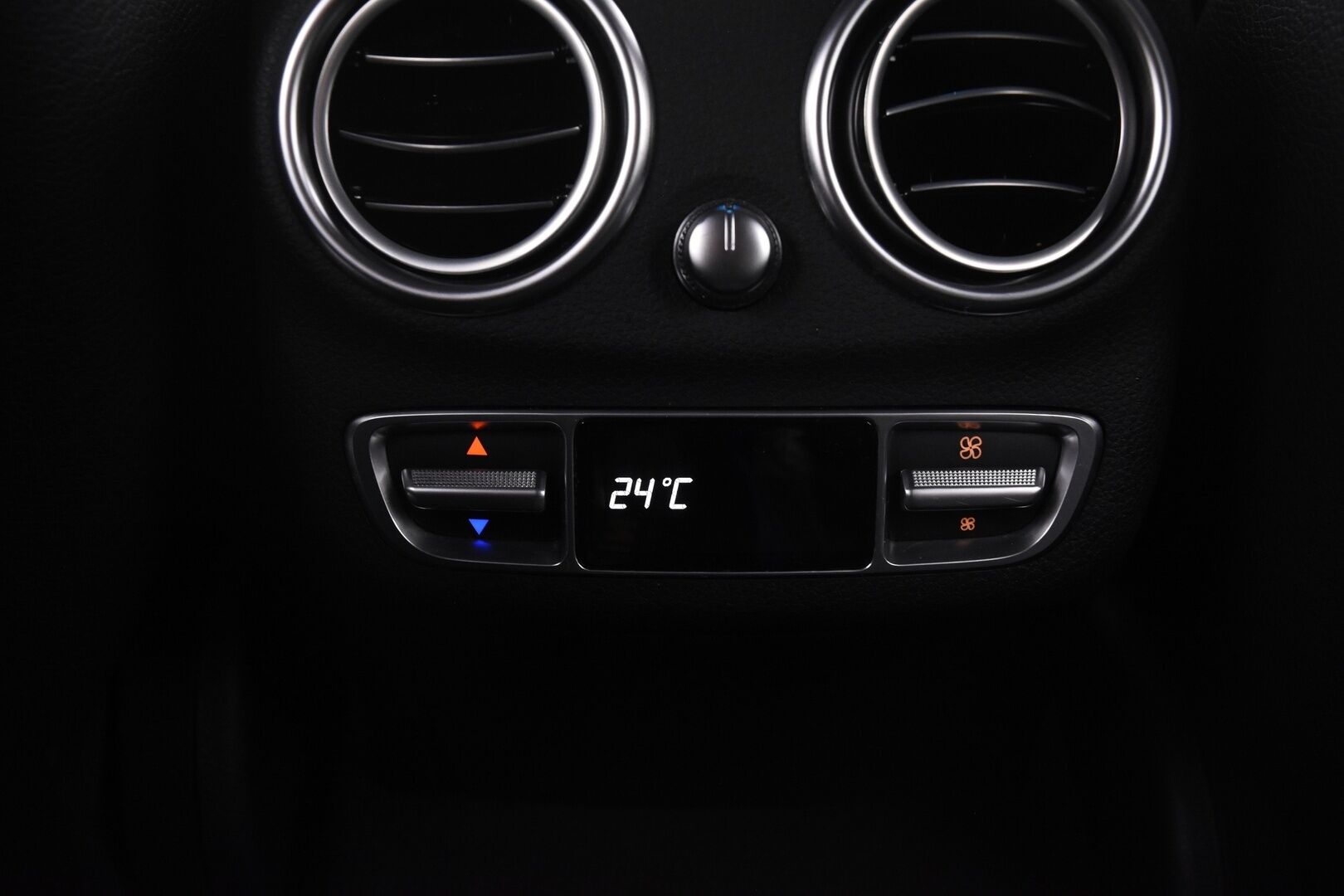 Mercedes-Benz C 2015 250 BlueTec T A Premium Business / Huippuvarusteet / AMG-Styling / Burmester / DTR+ / Keyless / Eibach / Navi / Peruutuskamera! - *Siisti / Huippuvarusteet*